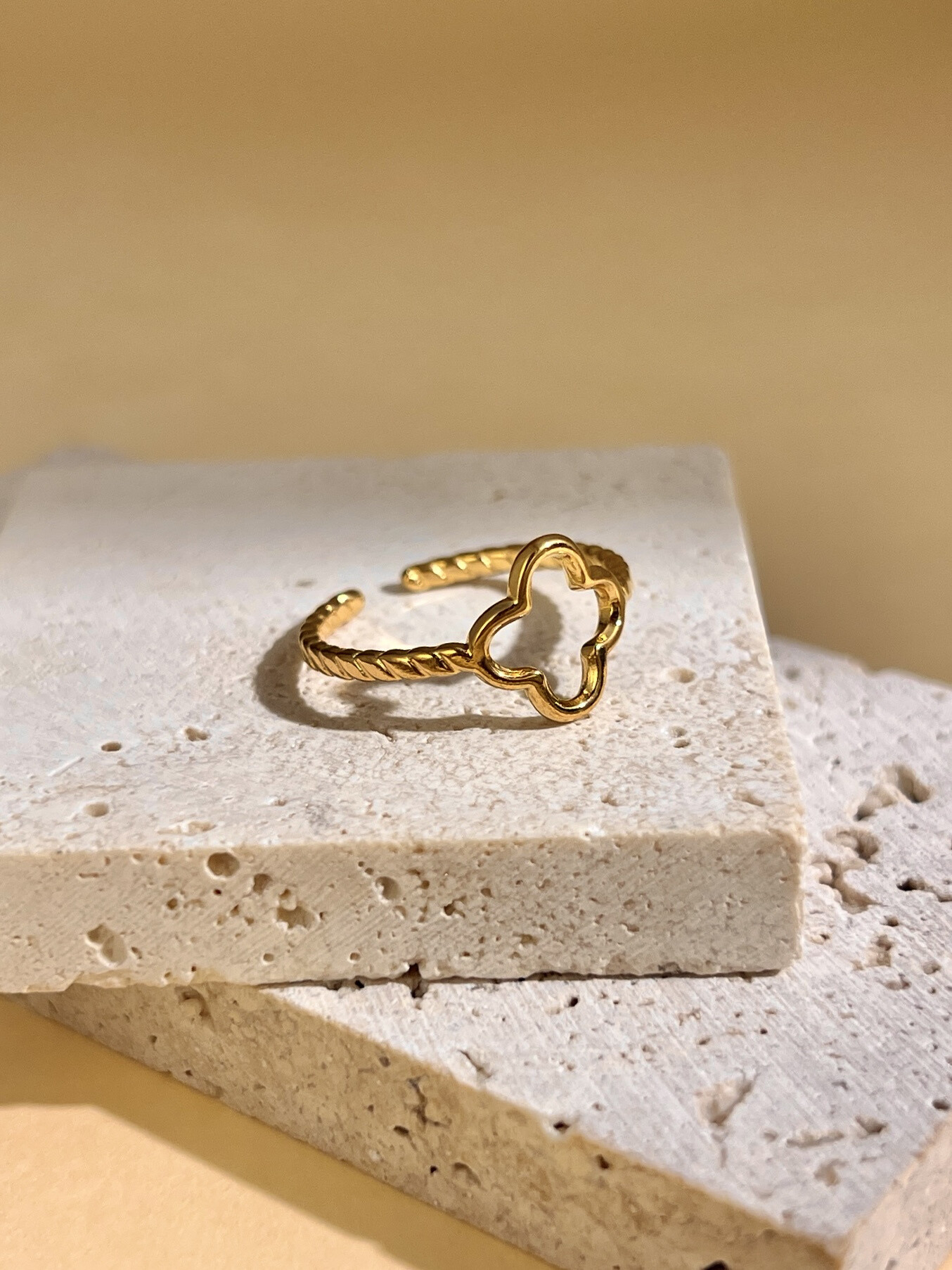 Wholesaler COSMOS - Minimalist Clover Ring in Stainless Steel