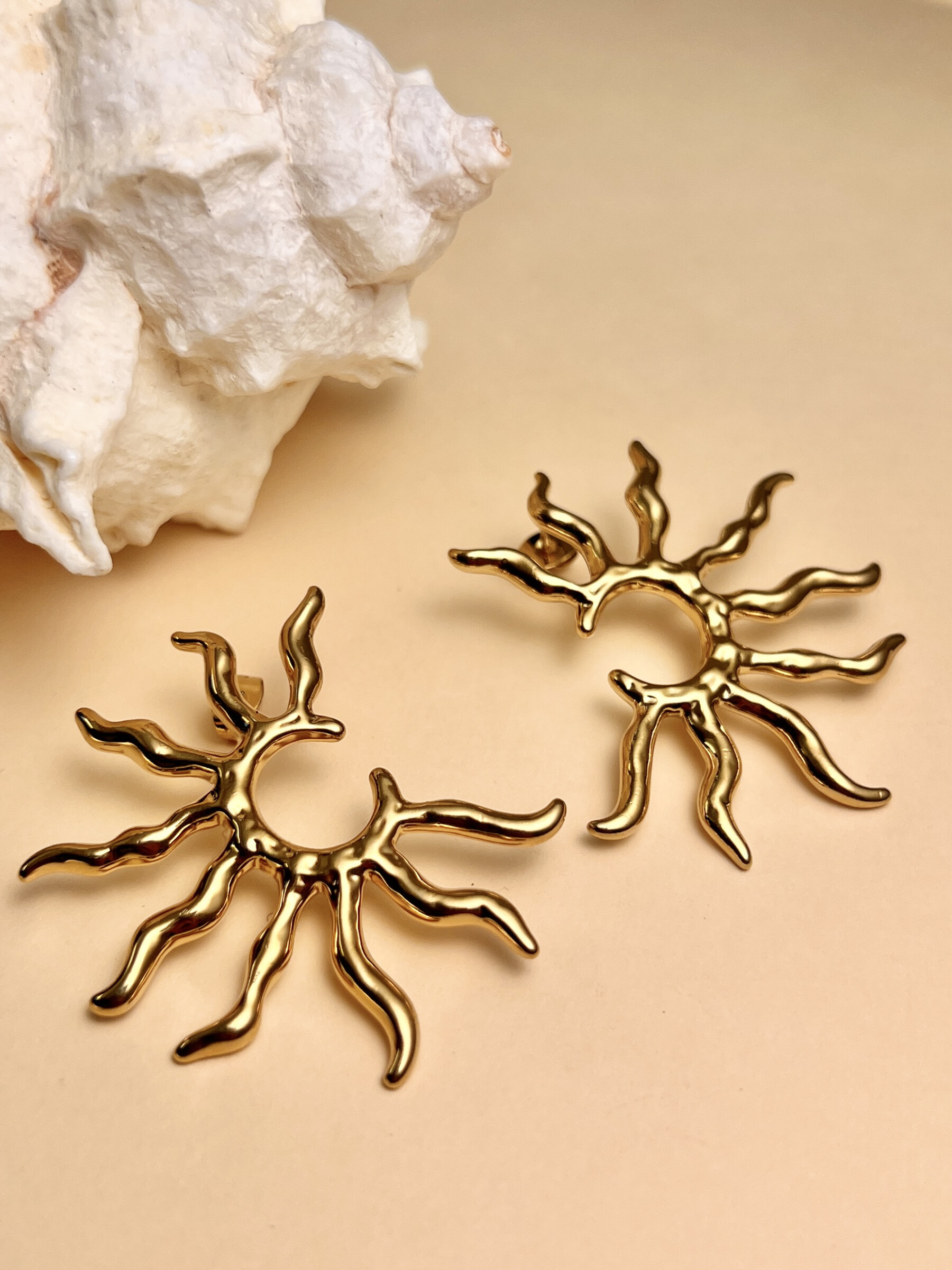 Grossiste COSMOS - Boucles d’oreilles soleil acier inoxydable