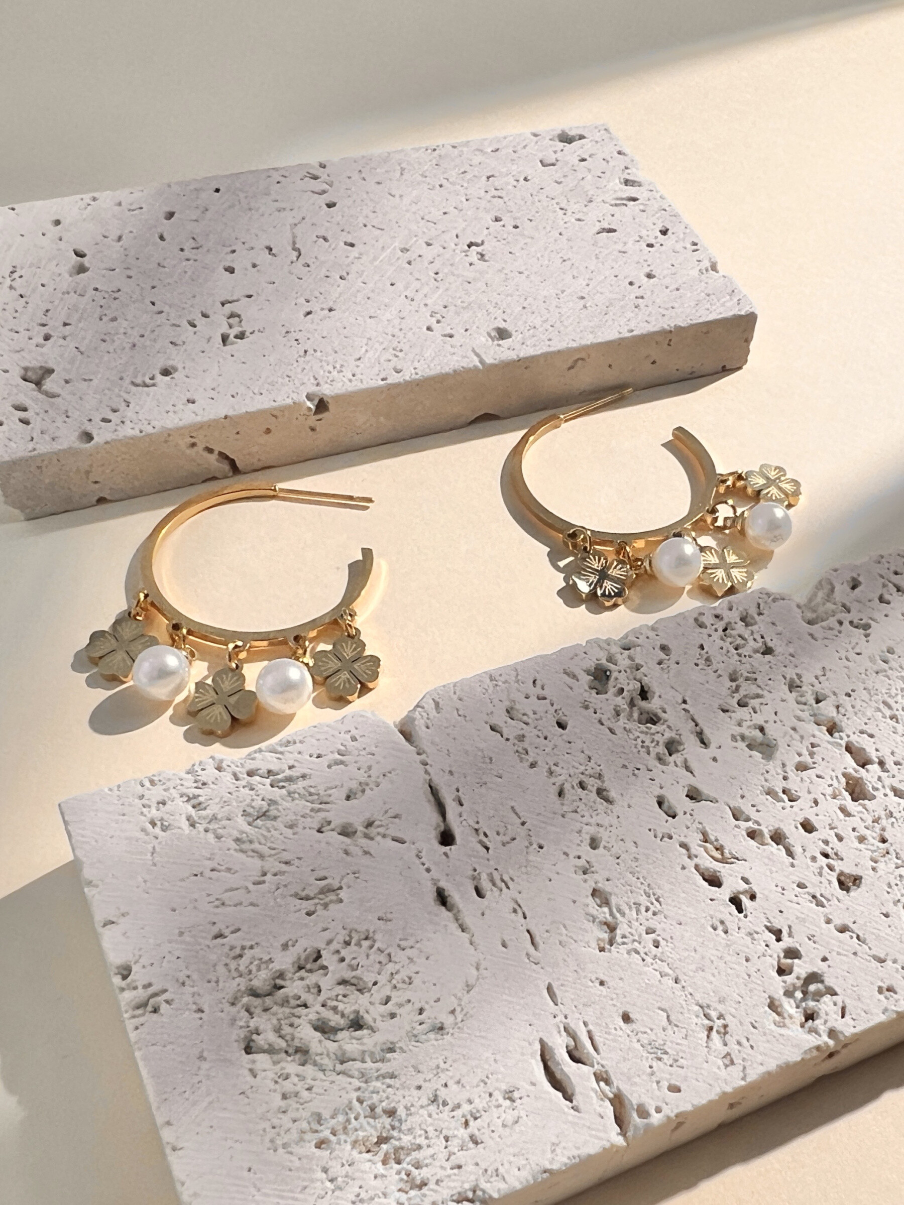 Wholesaler COSMOS - Stainless steel earring