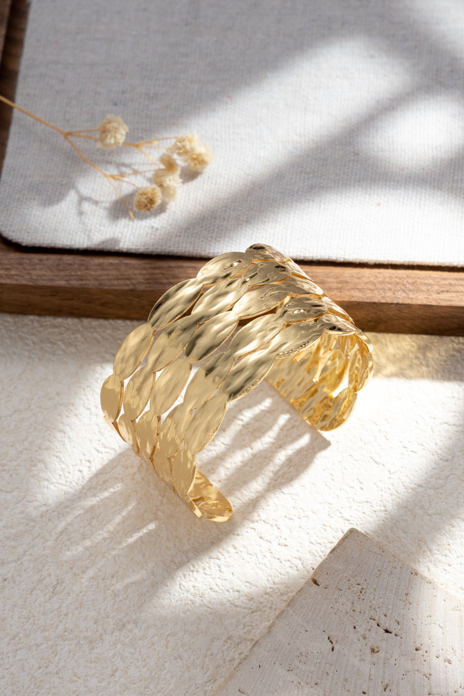 Wholesaler COSMOS - Textured Gold Leaf Cuff Bracelet in Stainless Steel