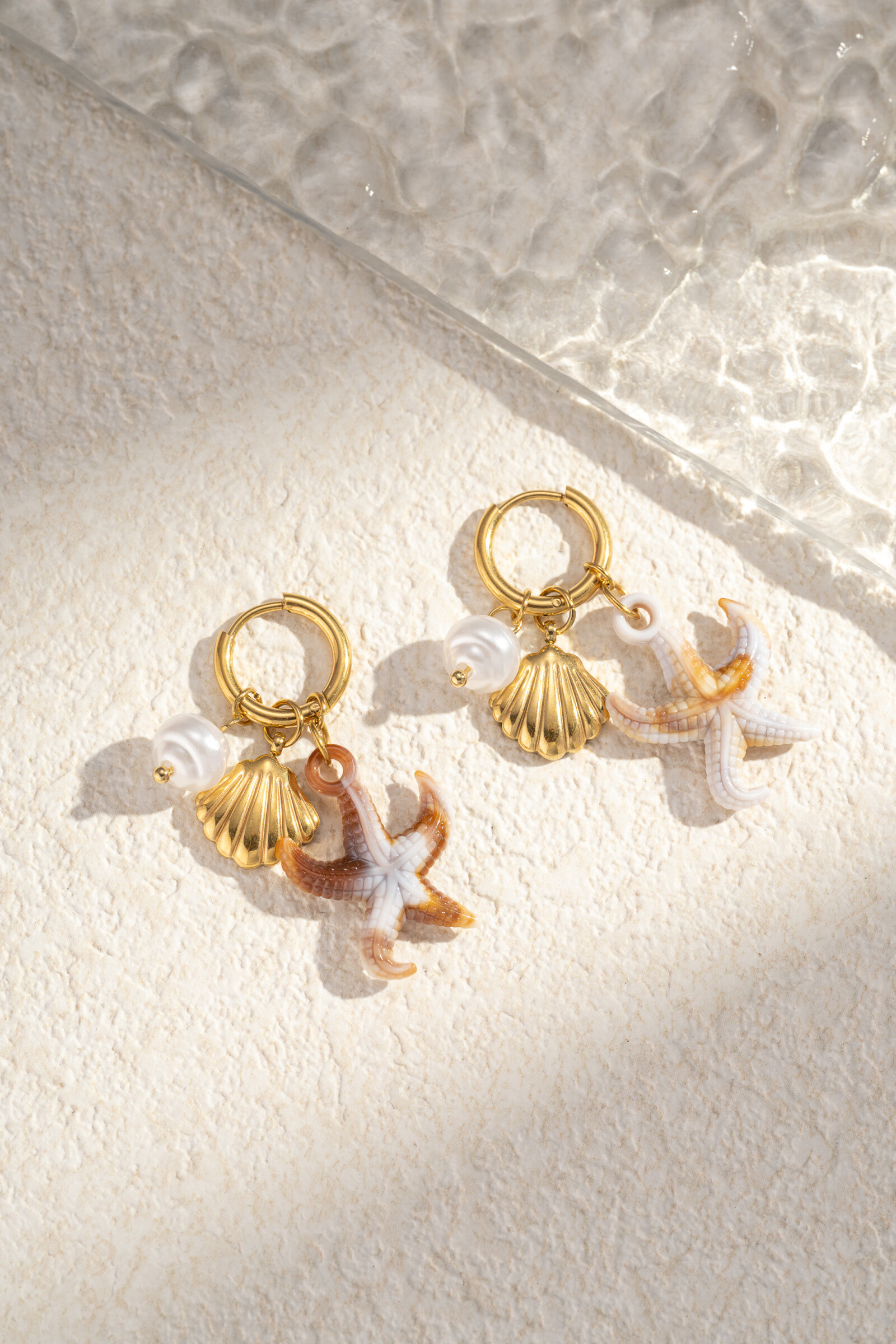 Grossiste COSMOS - Boucle d'Oreille Pendante Étoile Marine avec Étoile de Mer et Coquillage