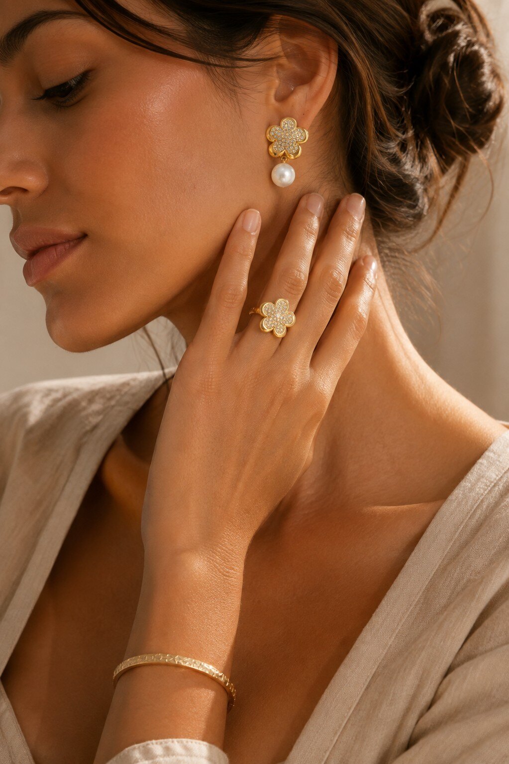 Wholesaler COSMOS - Golden flower earrings with rhinestones and white pearl, chic and elegant for trendy women