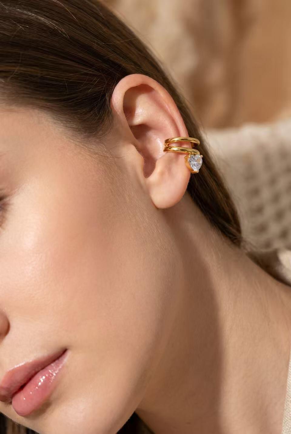 Wholesaler COSMOS - Double ring gold earcuff with heart crystal, shiny stainless steel, romantic, trendy, elegant
