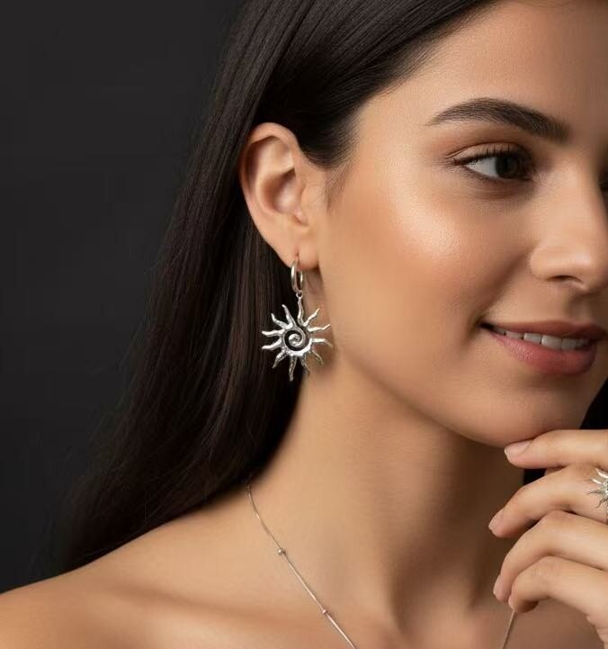 Mayorista COSMOS - Pendientes de sol martillado de acero inoxidable artesanal chic
