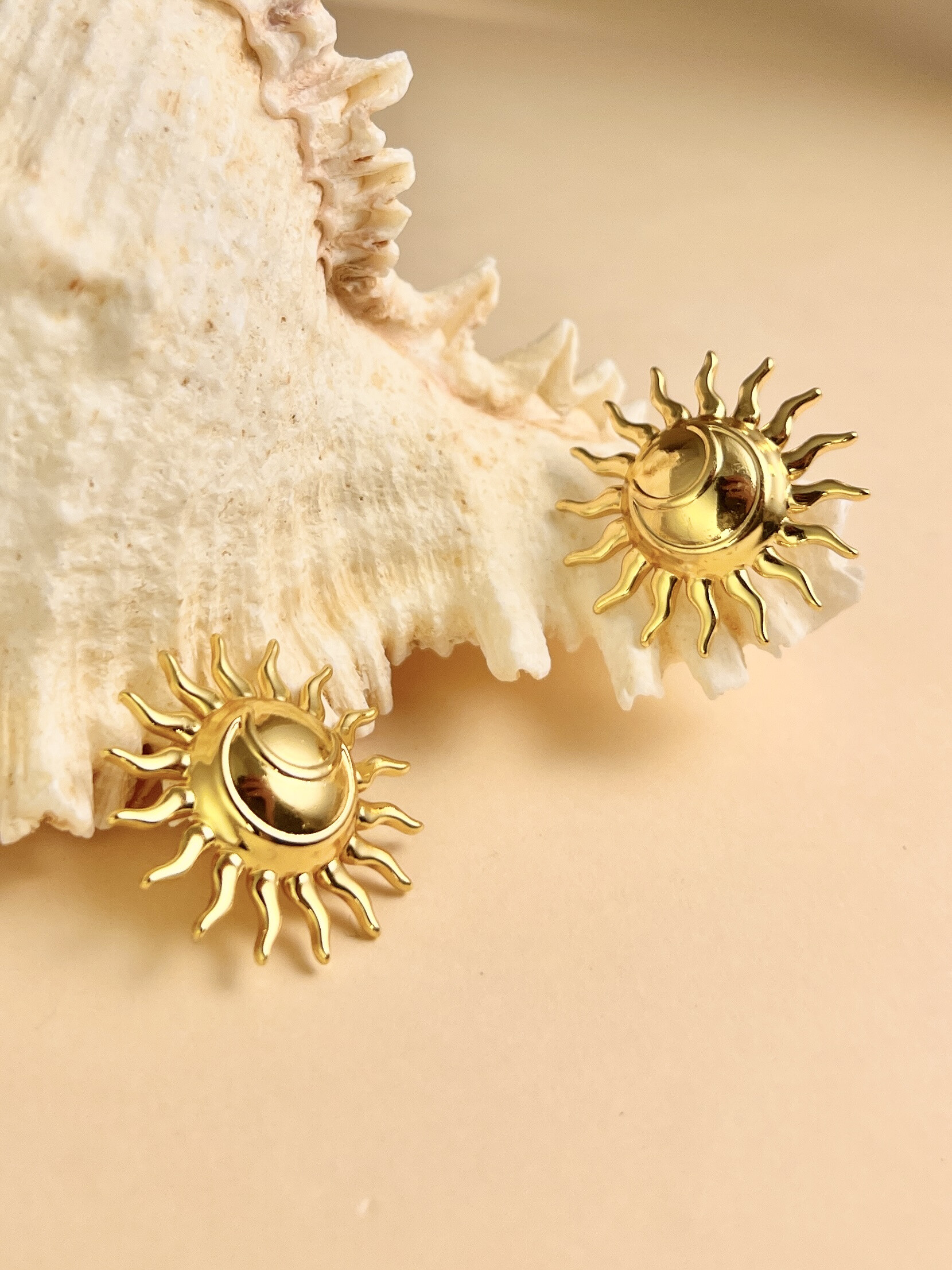 Wholesaler COSMOS - Sun Gold Earrings in Stainless Steel