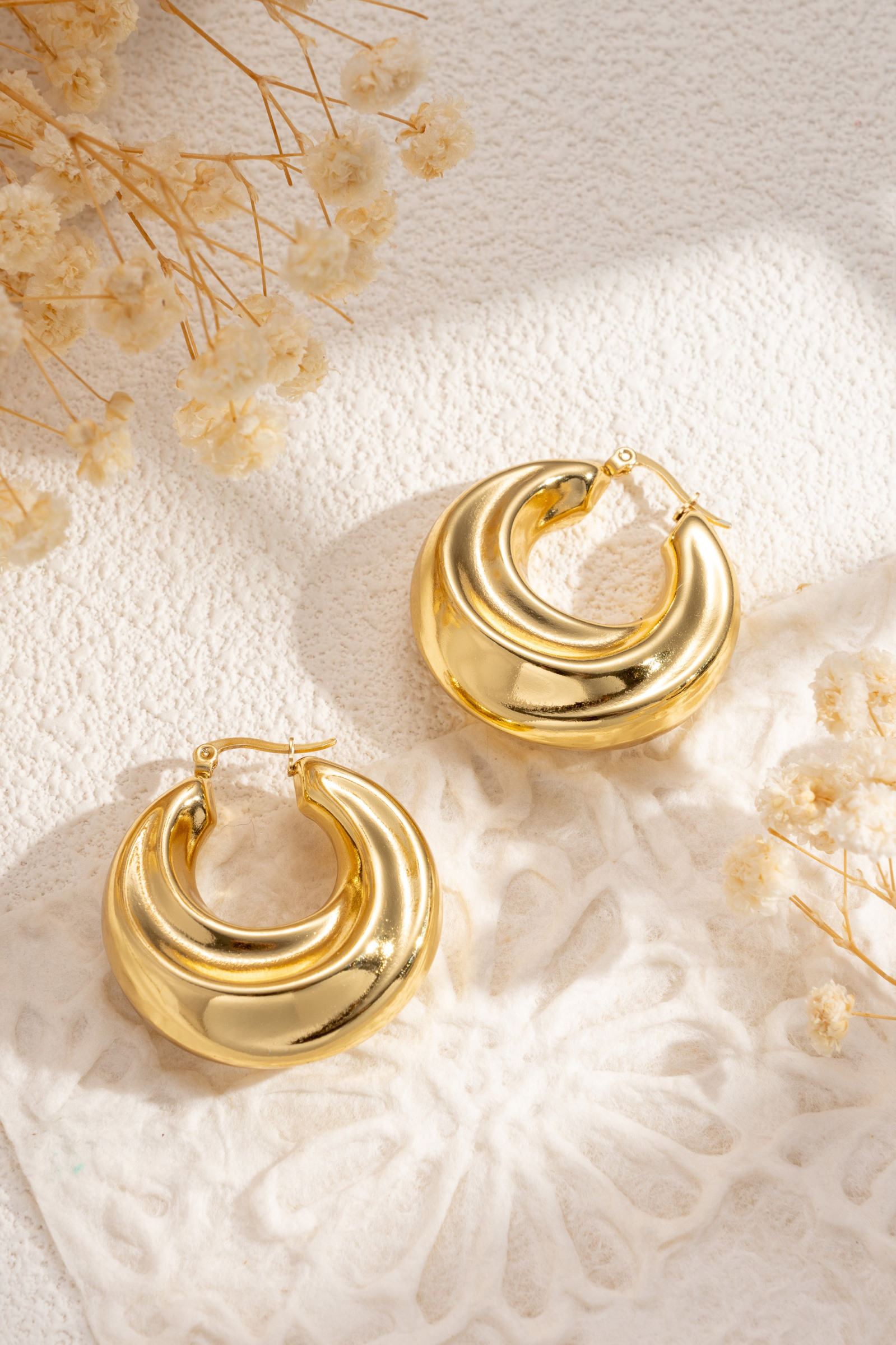 Wholesaler COSMOS - Thick gold-plated stainless steel hoop earrings for women, modern design, shiny, chic, elegant, trendy