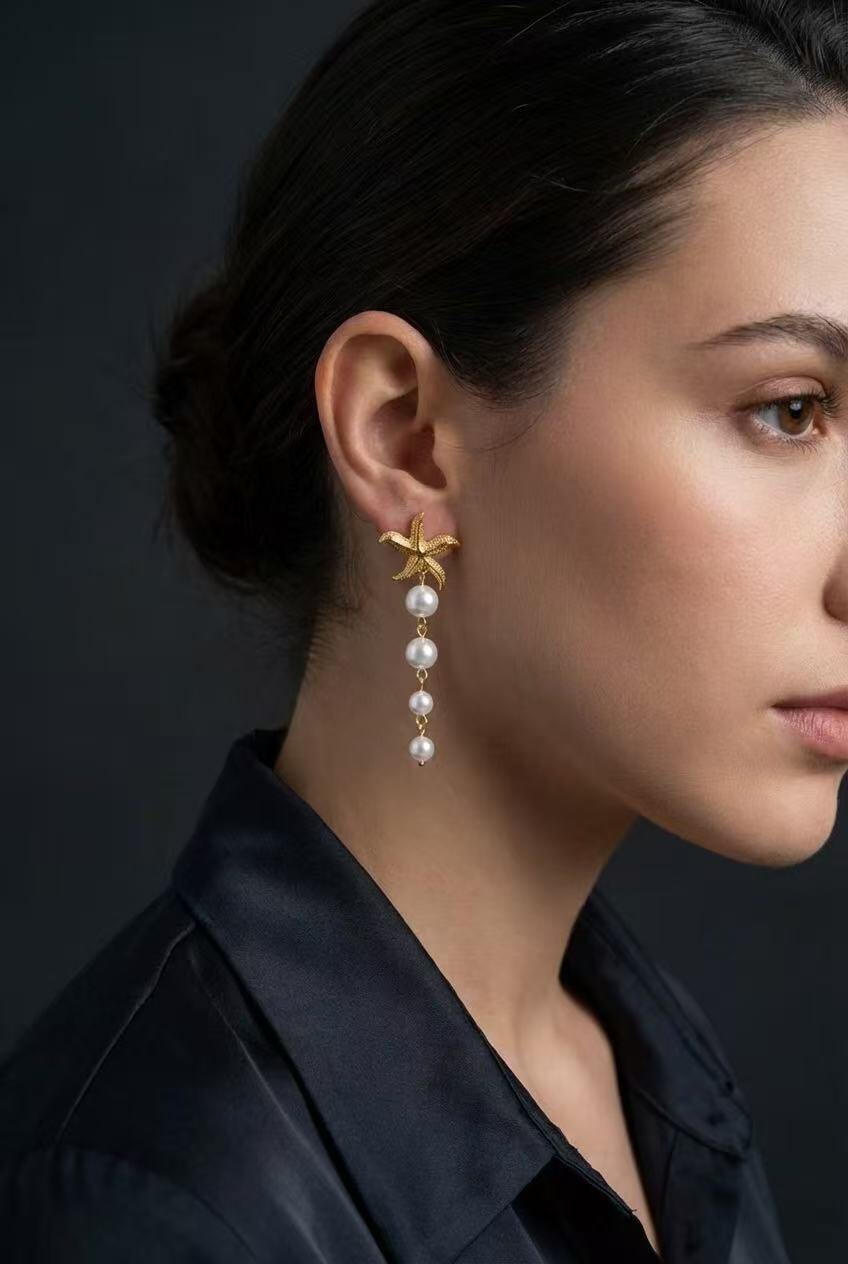 Grossiste COSMOS - Boucles d’Oreilles Étoile de Mer Perles Dorées Marine Chic Élégantes Féminines Délicates