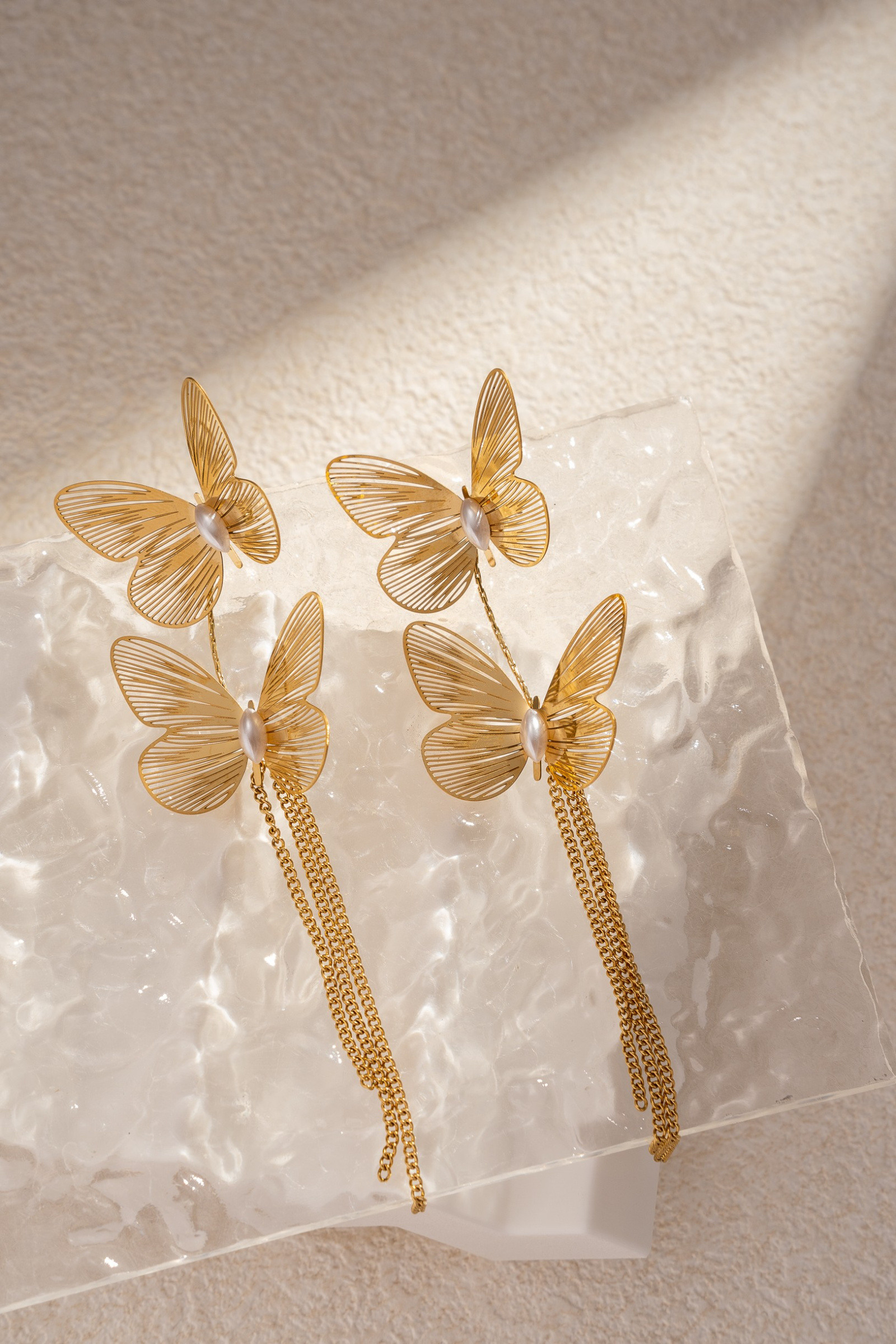 Grossiste COSMOS - Boucles Papillon Doré – Chaînes Poétiques en Acier Inoxydable