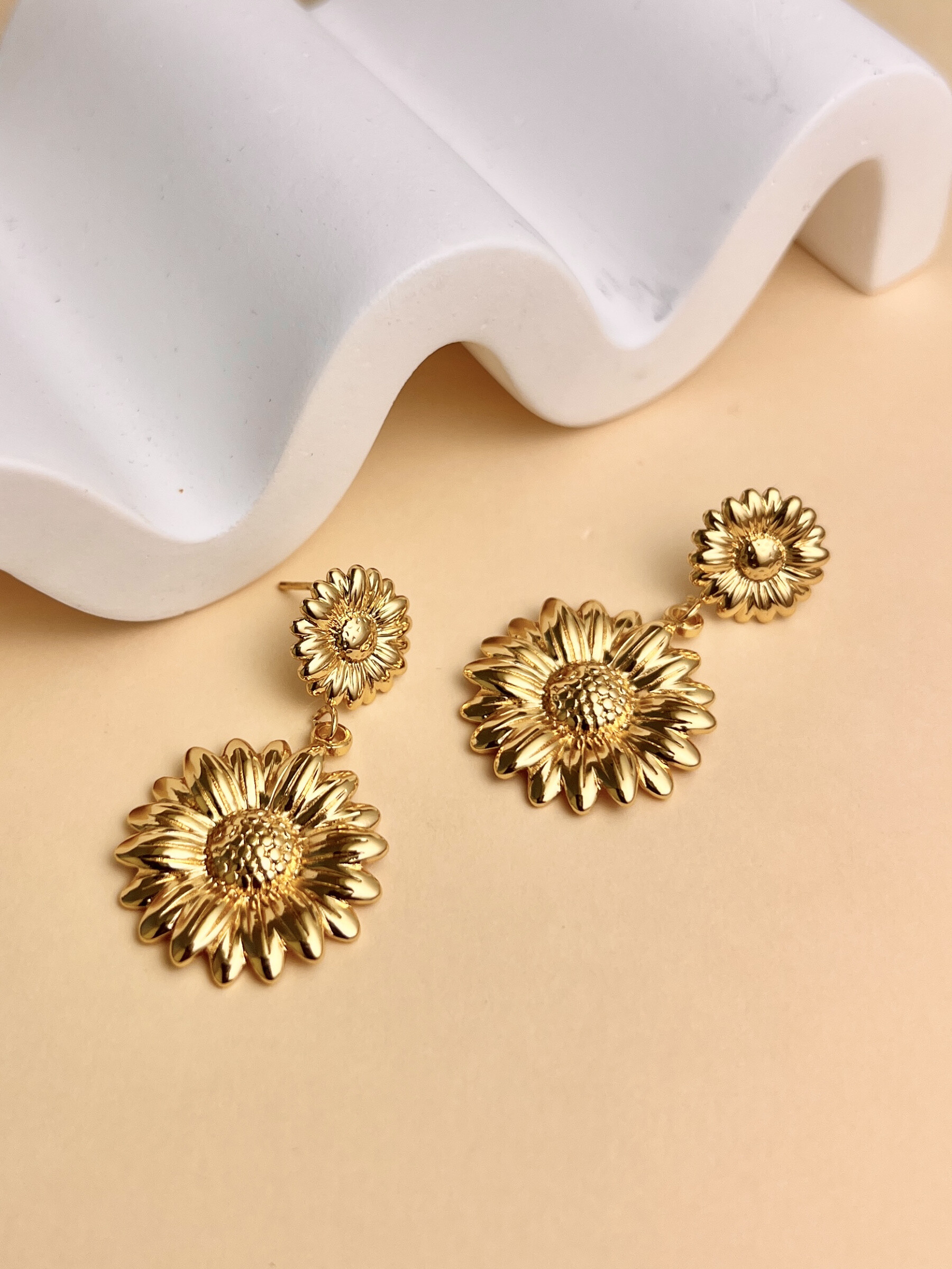 Wholesaler COSMOS - Stylish chic stainless steel flower drop earrings