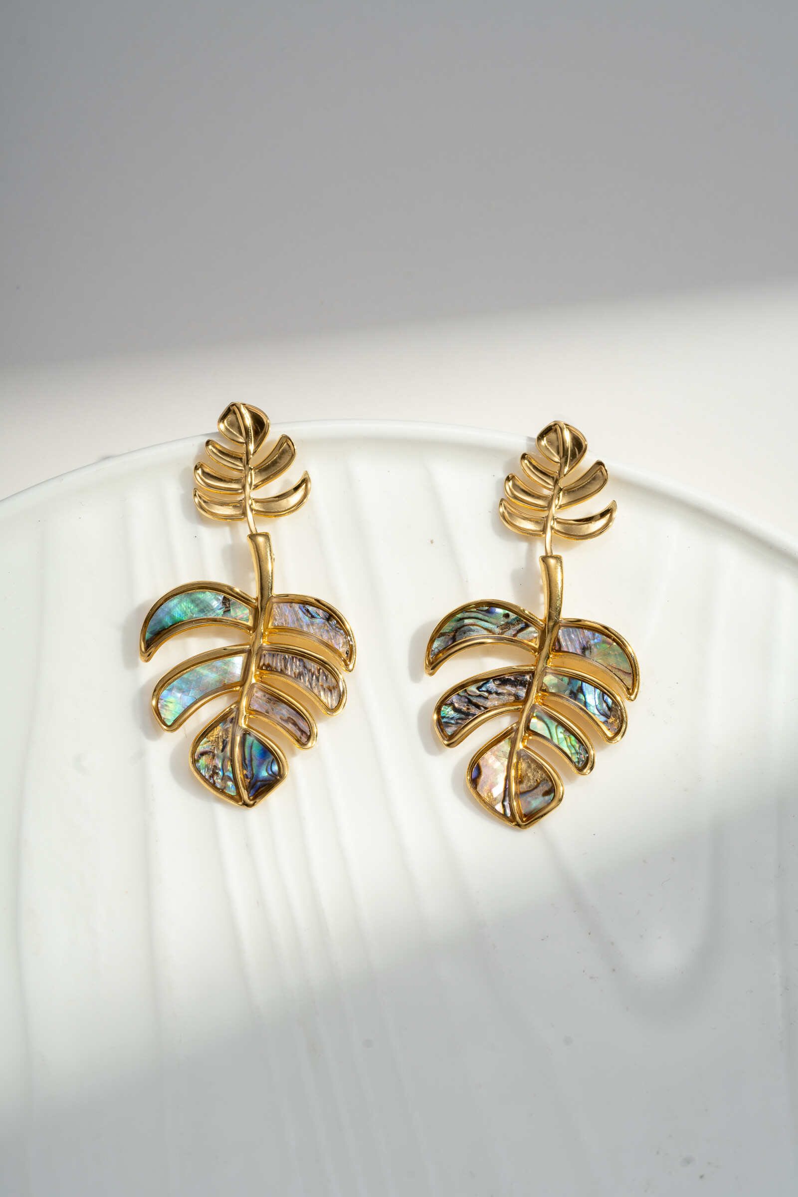 Wholesaler COSMOS - Monstera Pearl Earrings - Stainless Steel & Abalone Shell