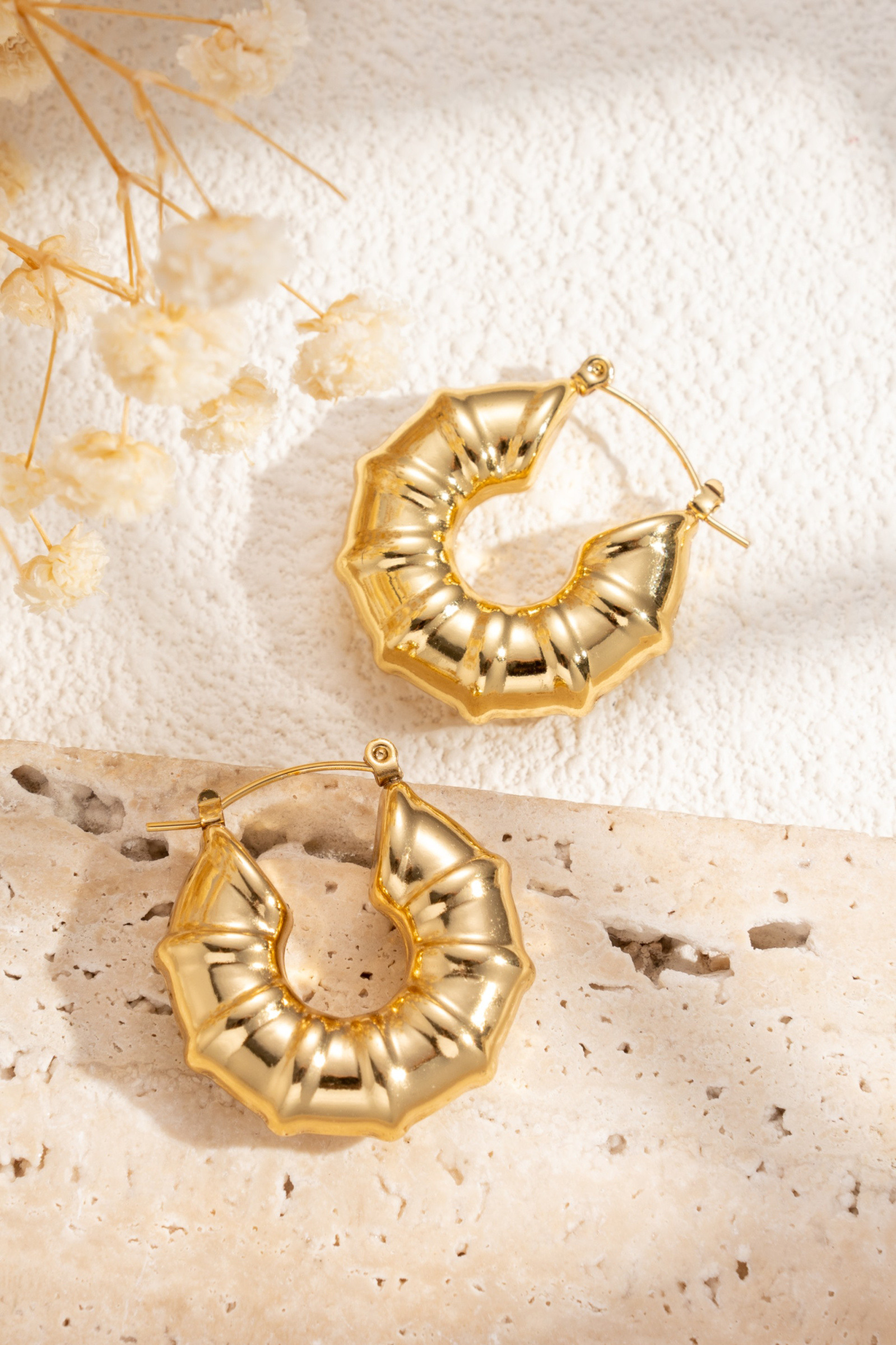 Wholesaler COSMOS - Golden hoop earrings with sculpted relief in stainless steel for the modern, chic, elegant, shiny, and trendy woman
