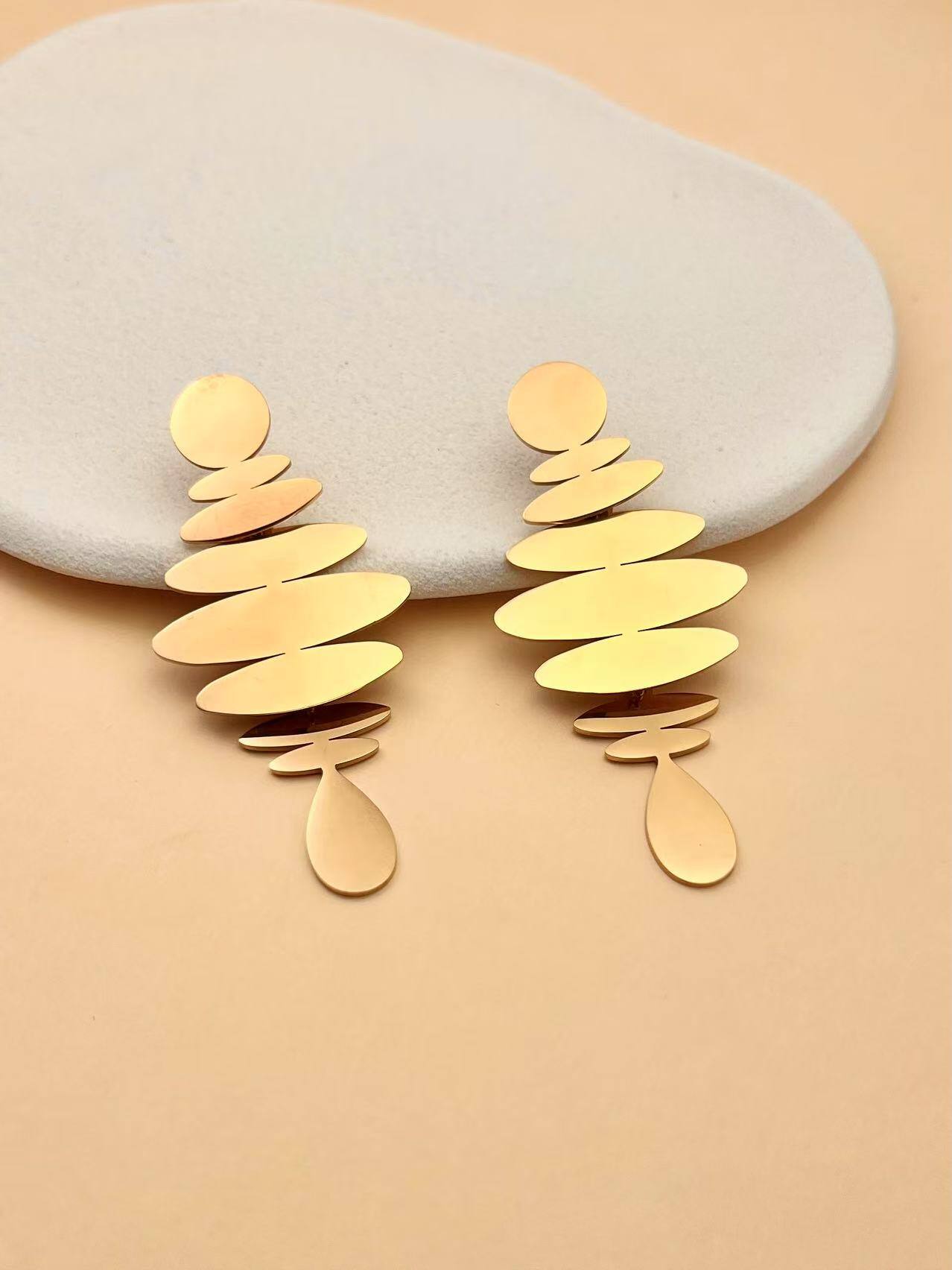 Großhändler COSMOS - Ohrringe „Goldenes Gleichgewicht“ – Skulpturales Design