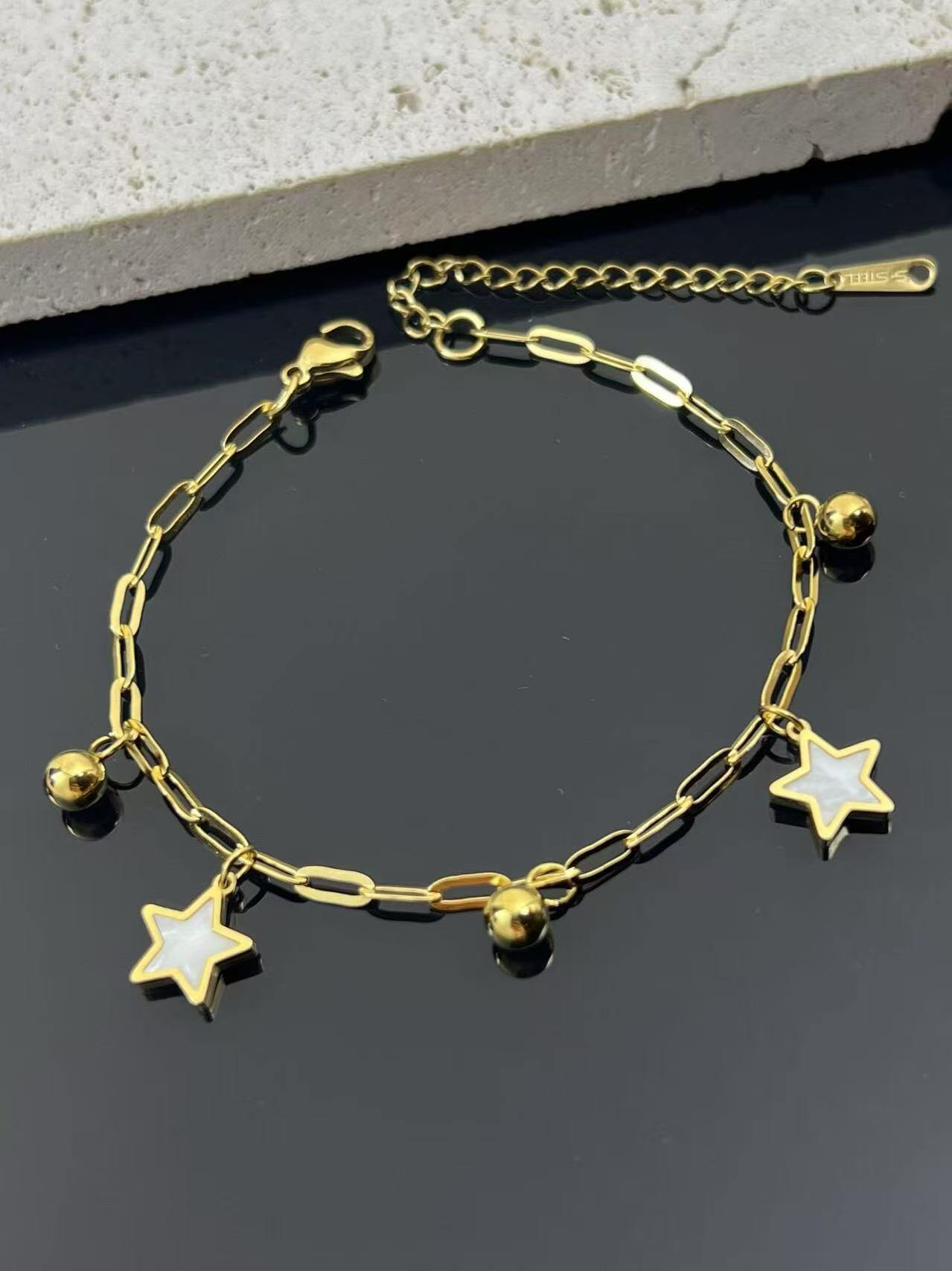 Grossista COSMOS - Bracciale in acciaio inossidabile con ciondoli a forma di stella madreperlacea