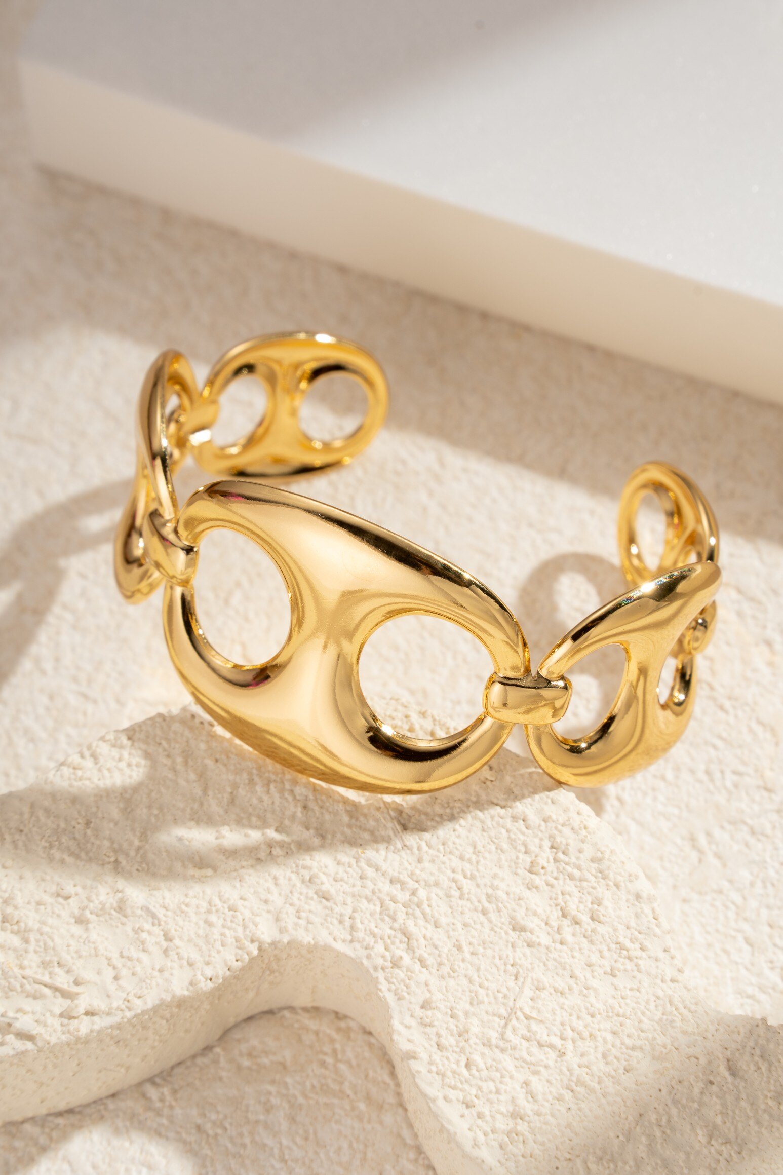 Grossiste COSMOS - Bracelet Maillons Dorés Sculptés Acier Inoxydable Bijou Tendance Chic
