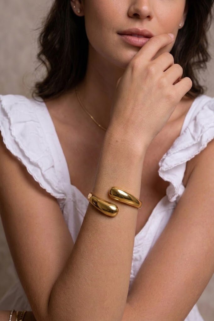 Mayorista COSMOS - Brazalete escultural para mujer de acero inoxidable dorado, moderno, elegante, minimalista, refinado