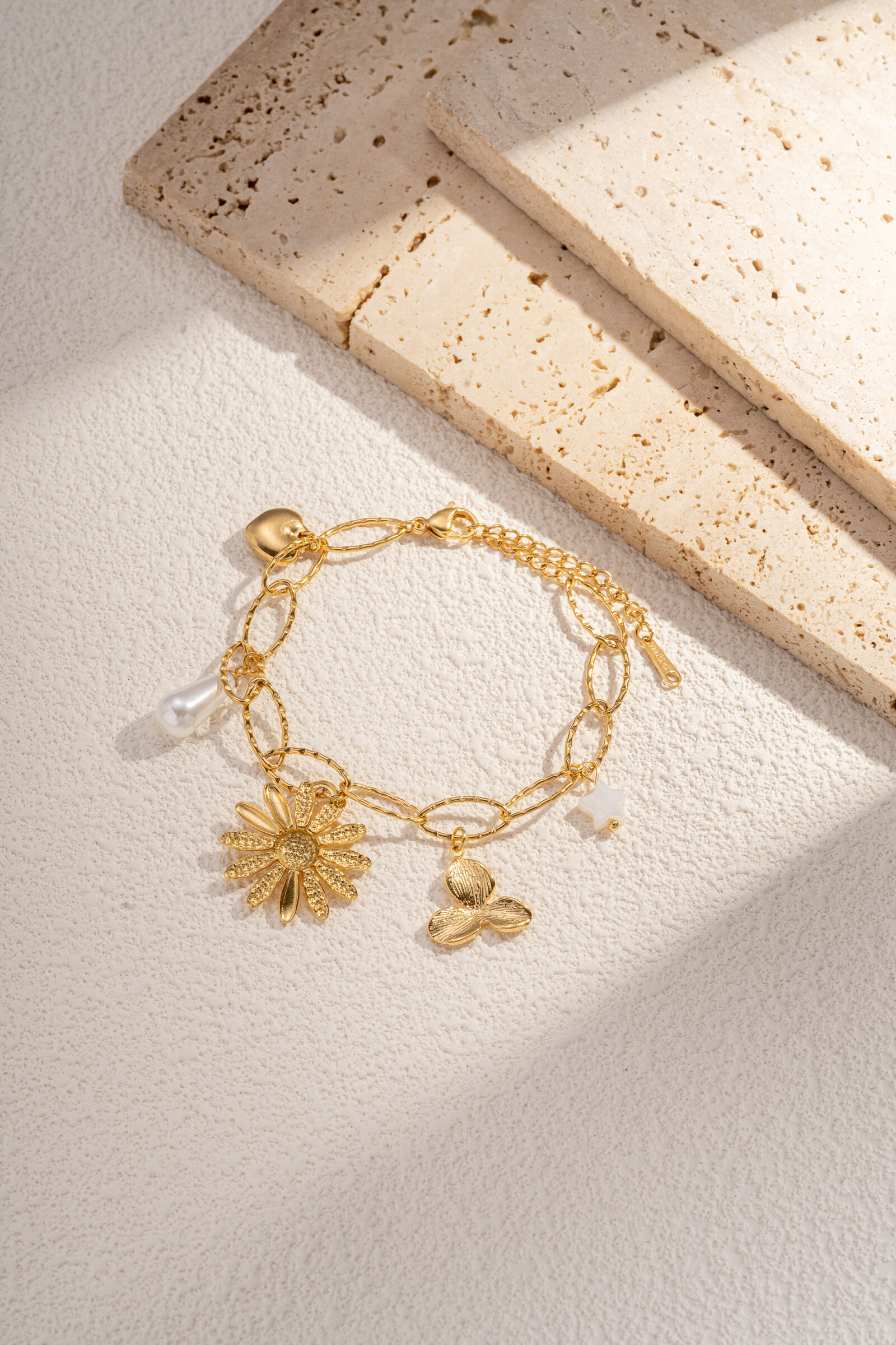 Grossiste COSMOS - Bracelet  à breloques fleur , étoile, coeur en acier inoxydable
