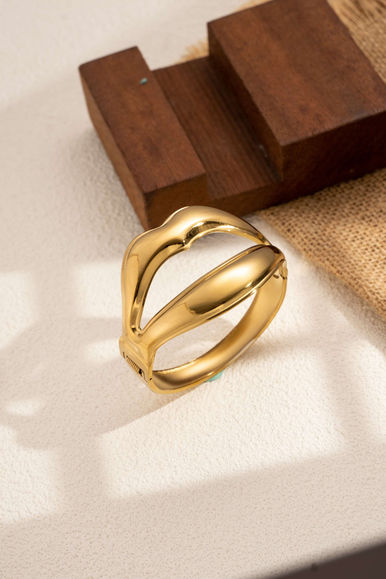 Wholesaler COSMOS - Women's gold-tone stainless steel open cuff bracelet, modern, elegant, refined, minimalist