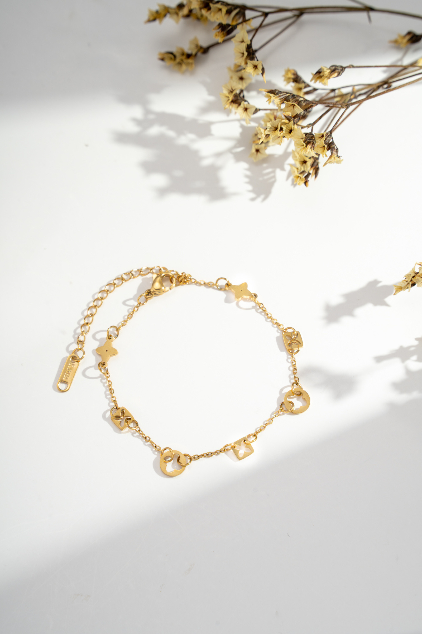 Wholesaler COSMOS - Delicate modern elegant trendy minimalist openwork charms bracelet in gold and silver stainless steel