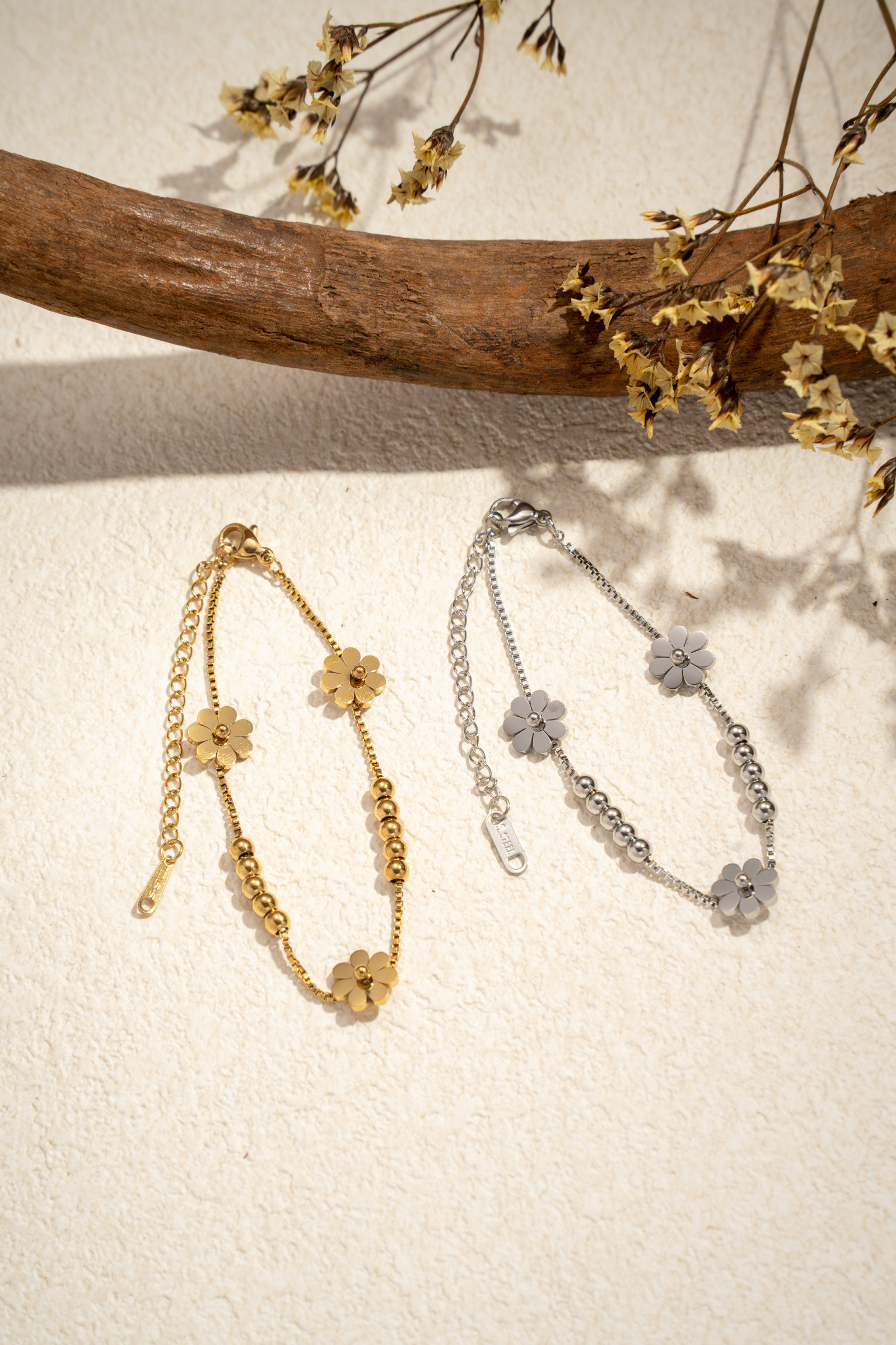 Grossiste COSMOS - Lot 2 bracelets acier inoxydable doré argenté motifs fleurs pampilles délicates