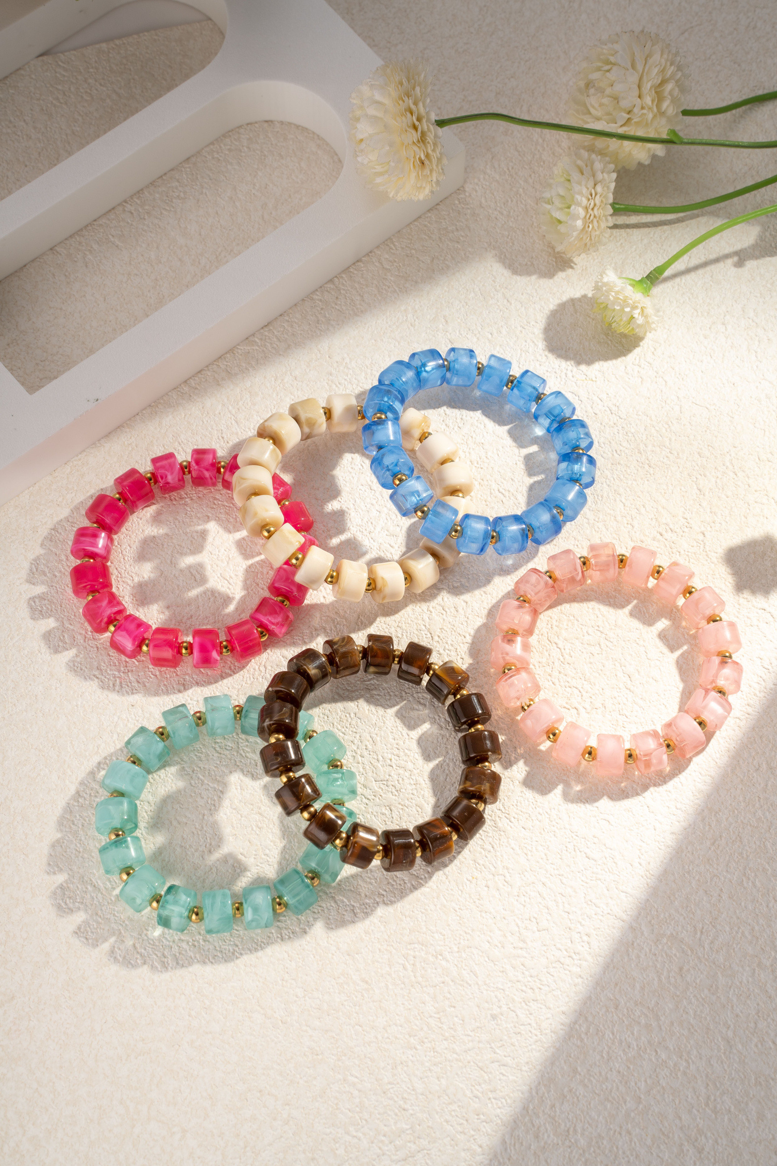 Mayorista COSMOS - Pulsera de cuentas de resina marmoleada en dorado luz pastel, elegancia natural, chic bohemio