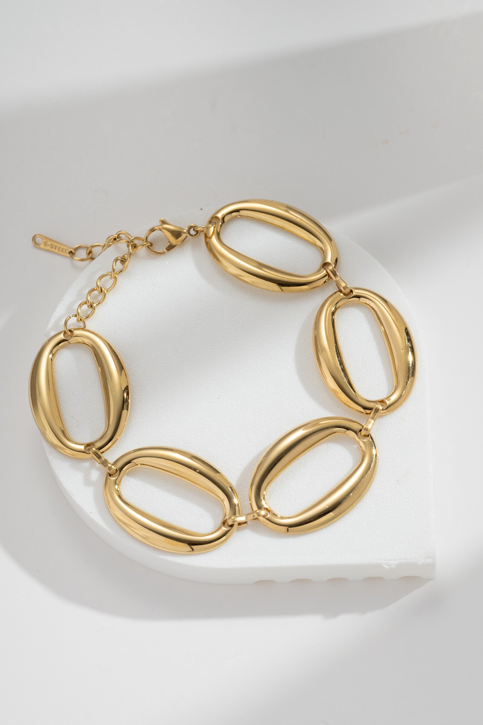 Wholesaler COSMOS - Golden Oval Link Bracelet Stainless Steel Sculpted Modern Bold Timeless Chic Elegance
