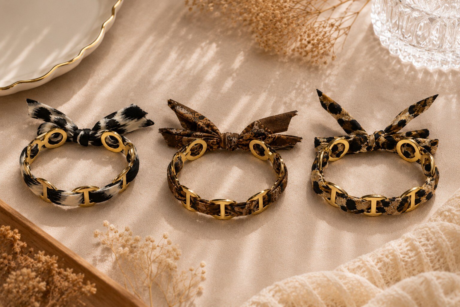 Grossiste COSMOS - Lot de 3 bracelets chaîne dorée tressés tissu imprimé motifs variés tendance