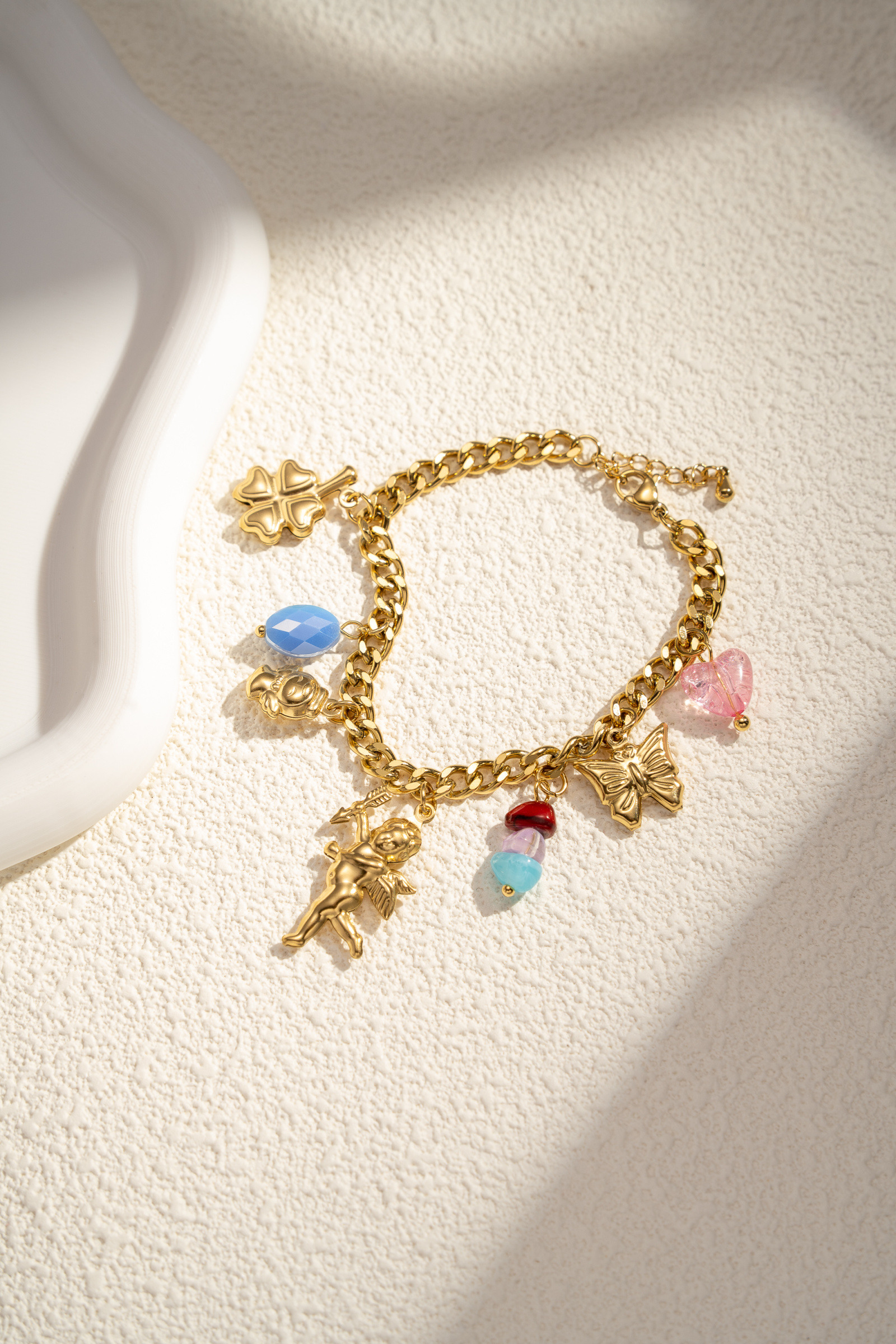 Großhändler COSMOS - Vergoldetes Charm-Armband – Feminin, Symbolisch, Edelstahl