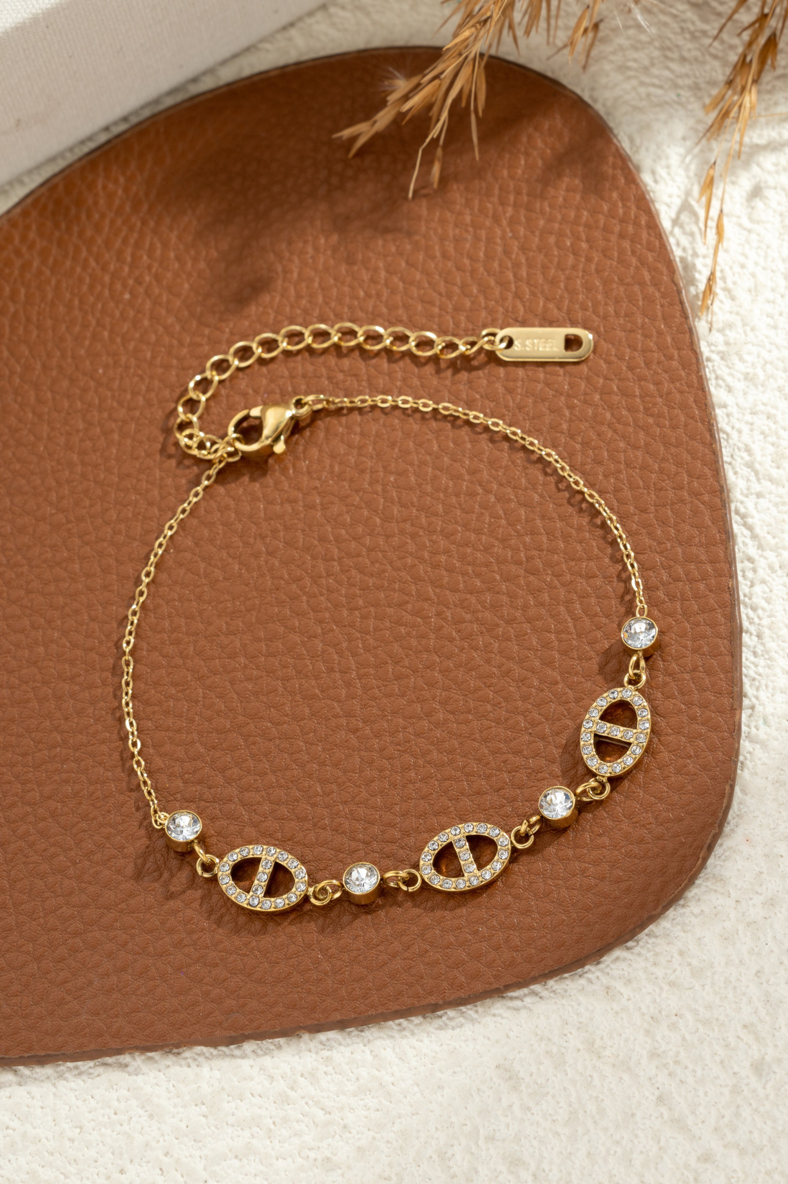 Wholesaler COSMOS - Gold-plated stainless steel oval link bracelet, elegant, bright, modern, trendy