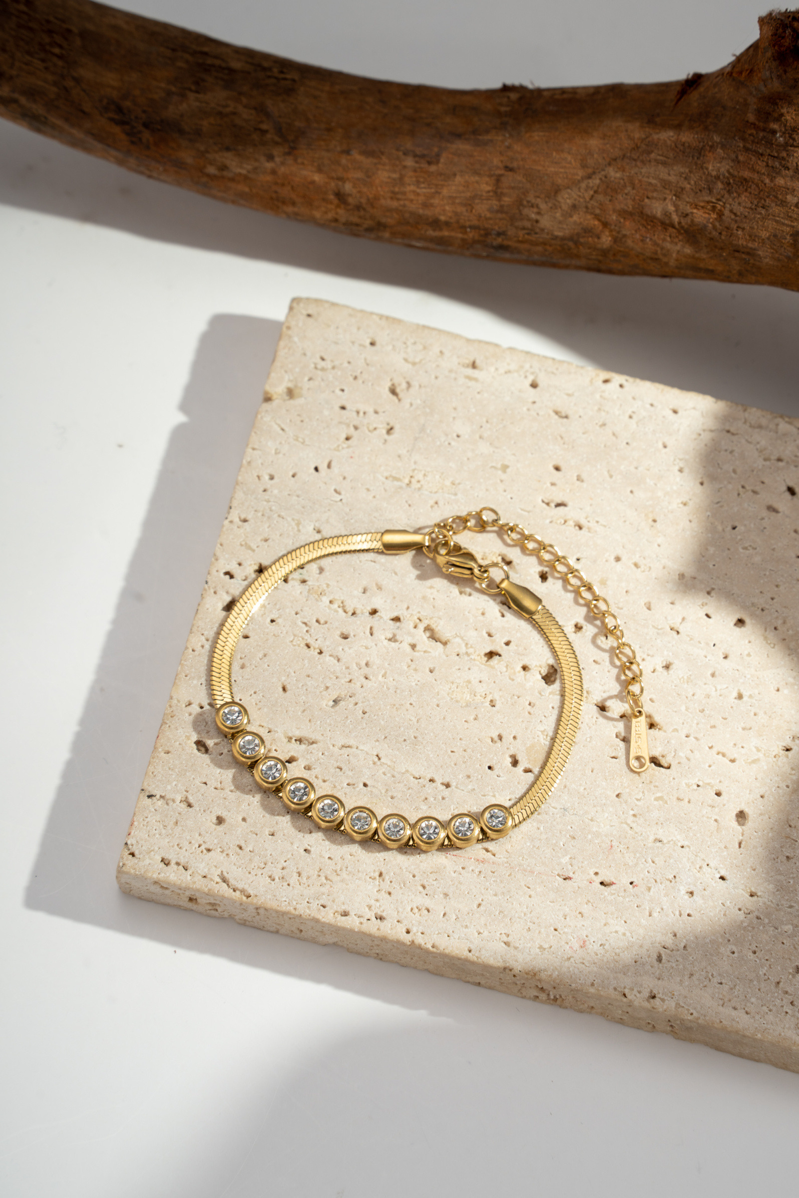 Wholesaler COSMOS - Stainless steel bracelet adorned with a shiny crystal