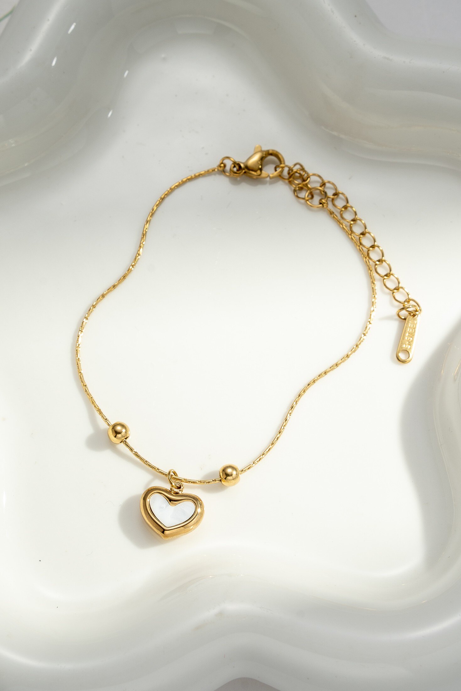 Mayorista COSMOS - Pulsera Corazón de Nácar Brillo Suave Elegancia Sentimiento