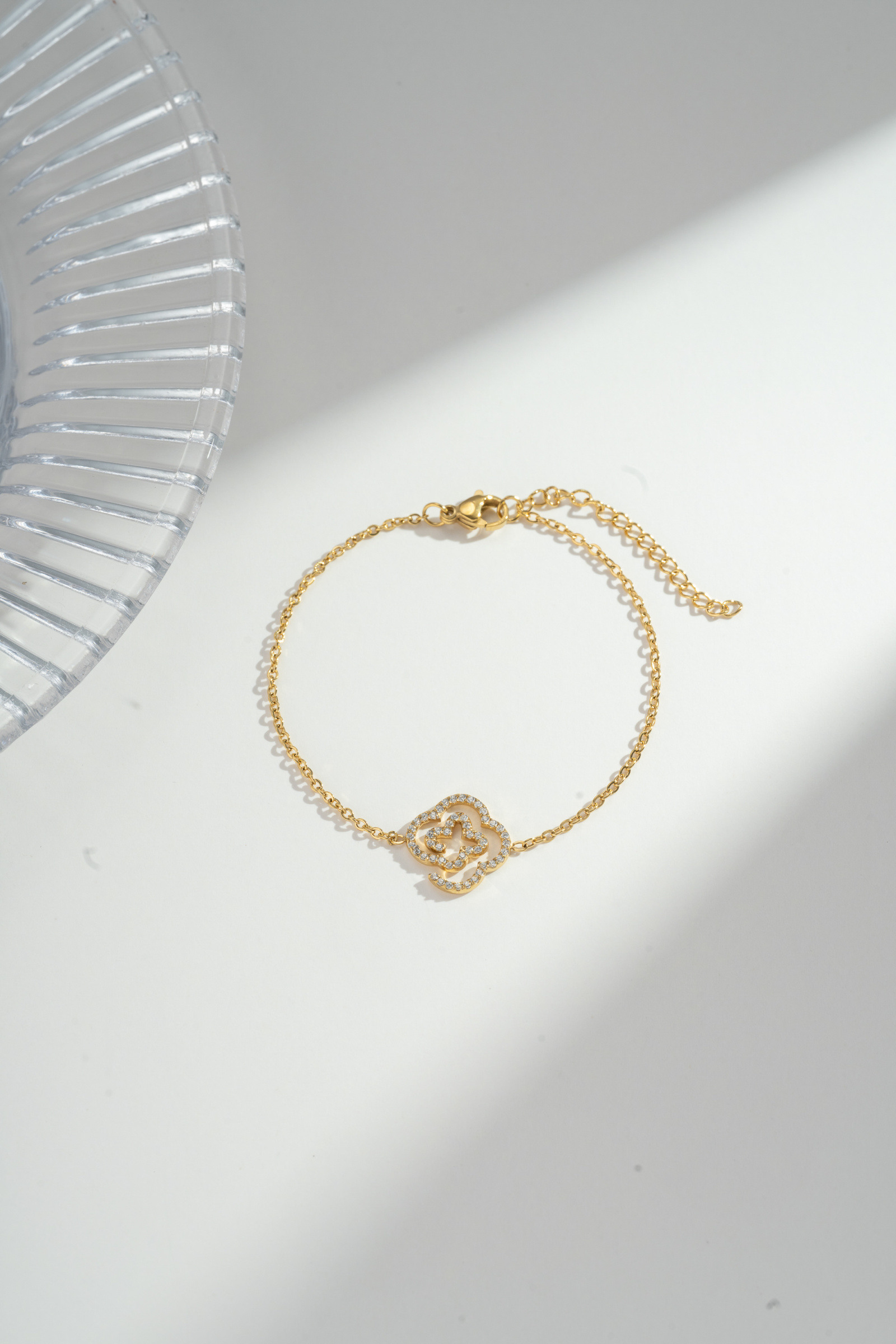 Mayorista COSMOS - Pulsera fina de trébol dorado - acero inoxidable