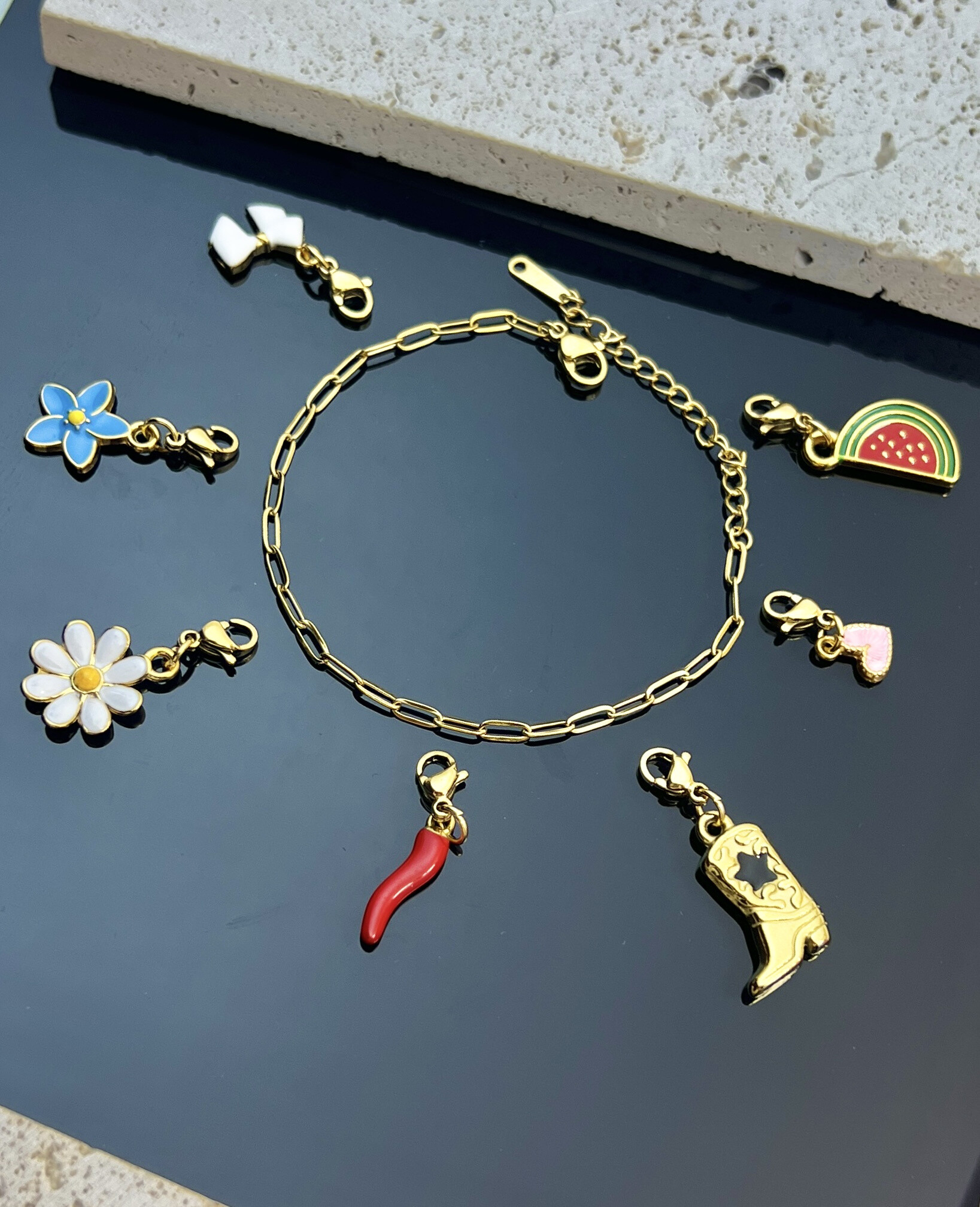 Grossiste COSMOS - Bracelet Maille Rectangulaire Simple Porte-Charms en Acier Inoxydable