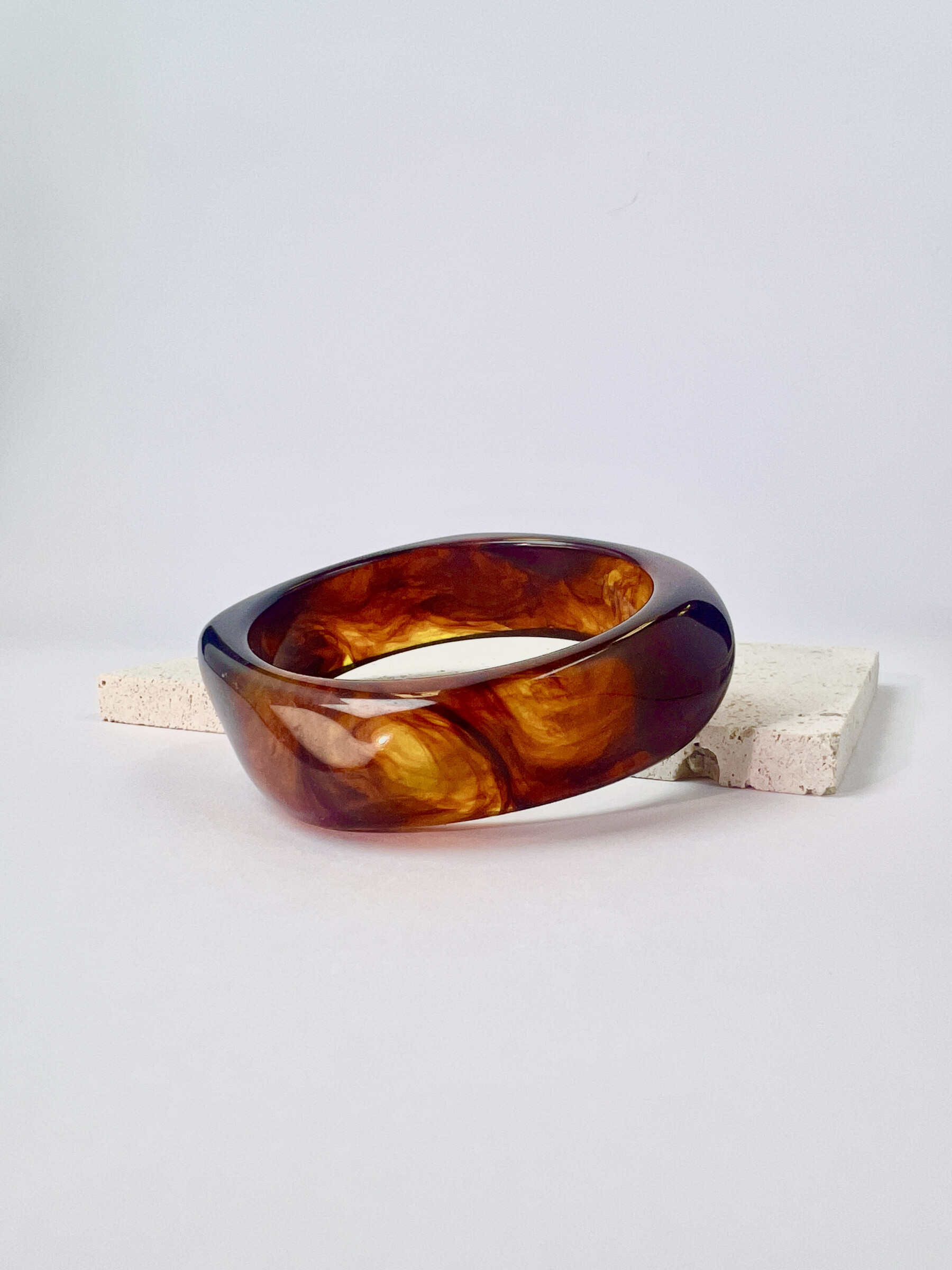 Grossiste COSMOS - Bracelet jonc en résine effet marbre