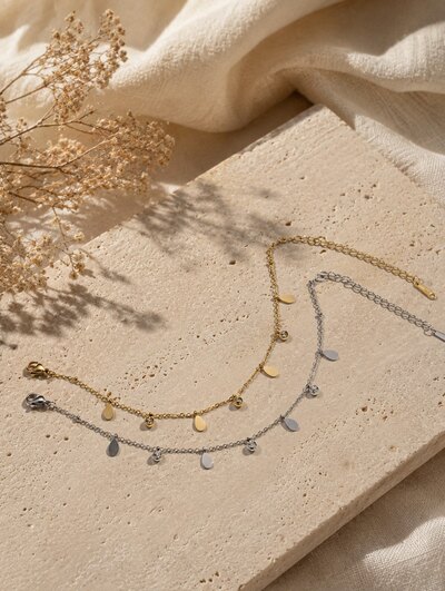 Wholesaler COSMOS - Set of 2 stainless steel bracelets in gold and silver with elegant drop and disc charms Wholesaler COSMOS - Set of 2 stainless steel bracelets in gold and silver with elegant drop and disc charms