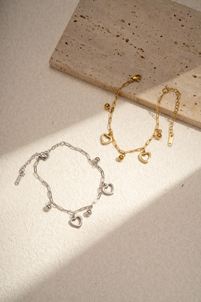 Wholesaler COSMOS - Set of 2 stainless steel bracelets in gold and silver with heart pendant and delicate charms Wholesaler COSMOS - Set of 2 stainless steel bracelets in gold and silver with heart pendant and delicate charms