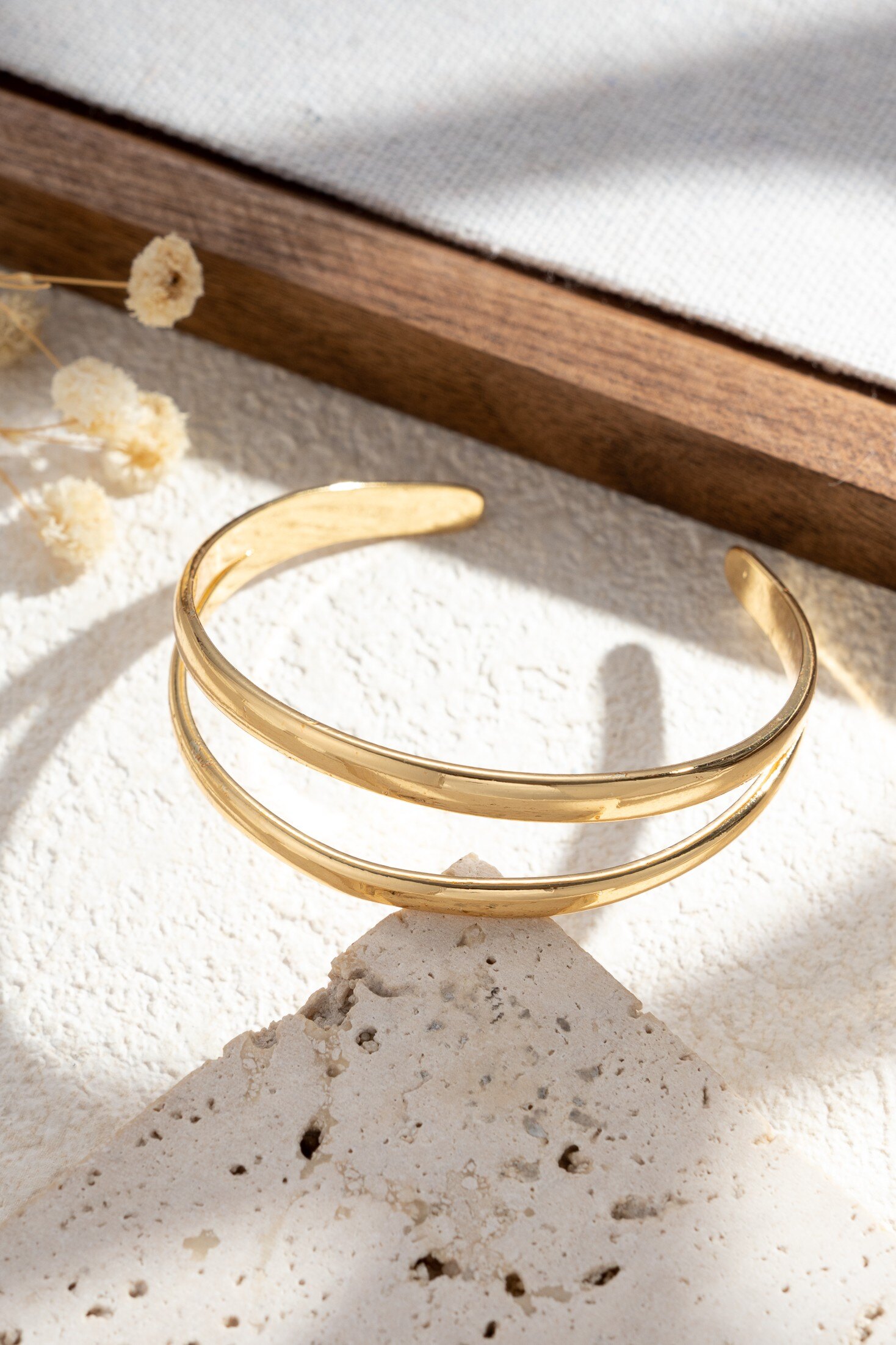 Wholesaler COSMOS - Modern minimalist open double band gold bracelet for women - chic, elegant, trendy