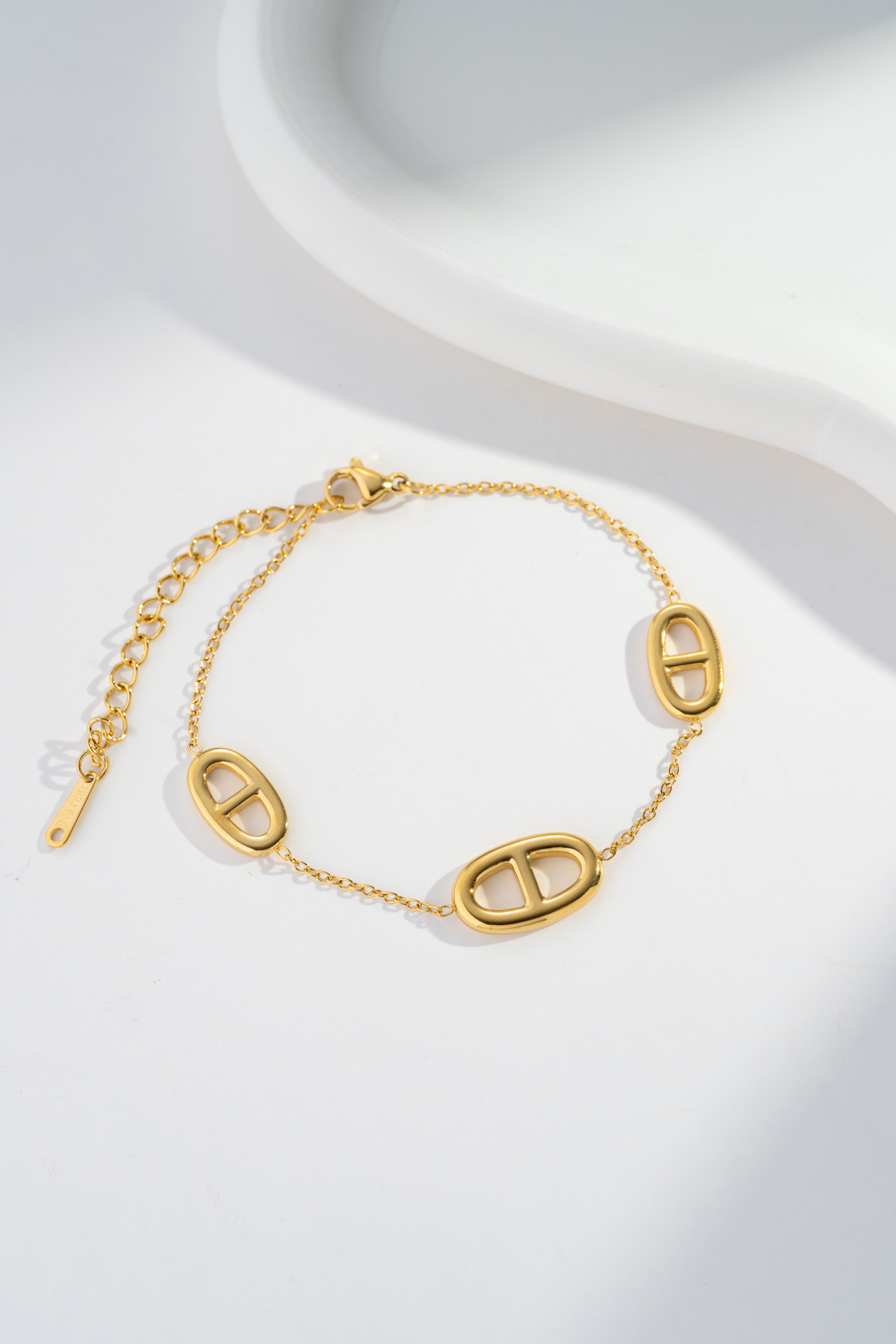 Grossista COSMOS - Bracciale Ovale Grafico – Acciaio Inossidabile Dorato