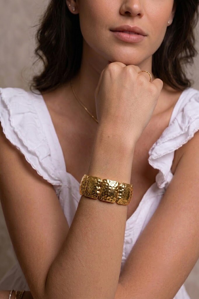 Mayorista COSMOS - Brazalete rígido martillado para mujer en acero inoxidable dorado, rectangular, elegante, moderno, refinado
