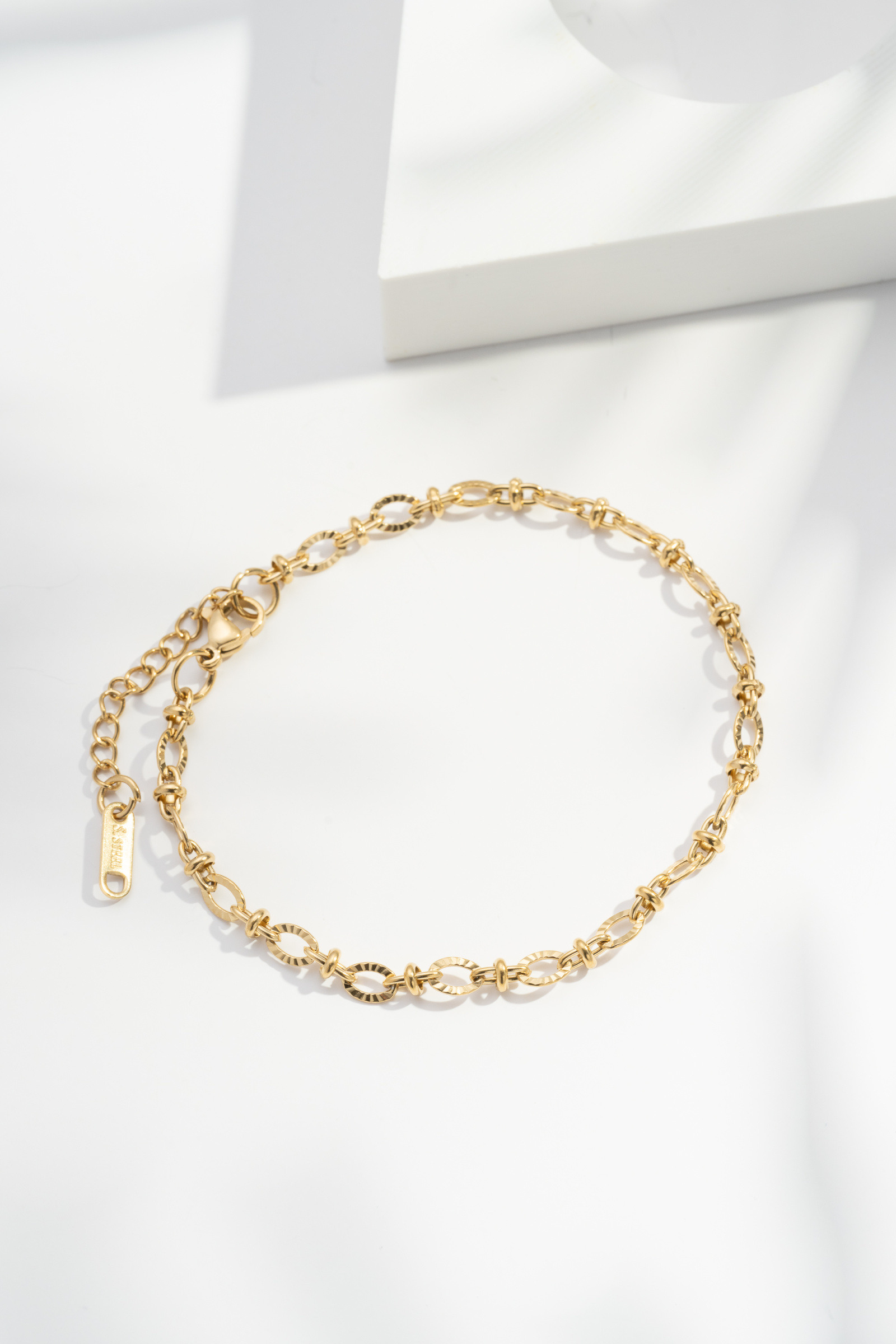 Grossista COSMOS - Bracciale Intrecciato Radioso — Maglie Dorate Personalizzabili con Charms Regolabili
