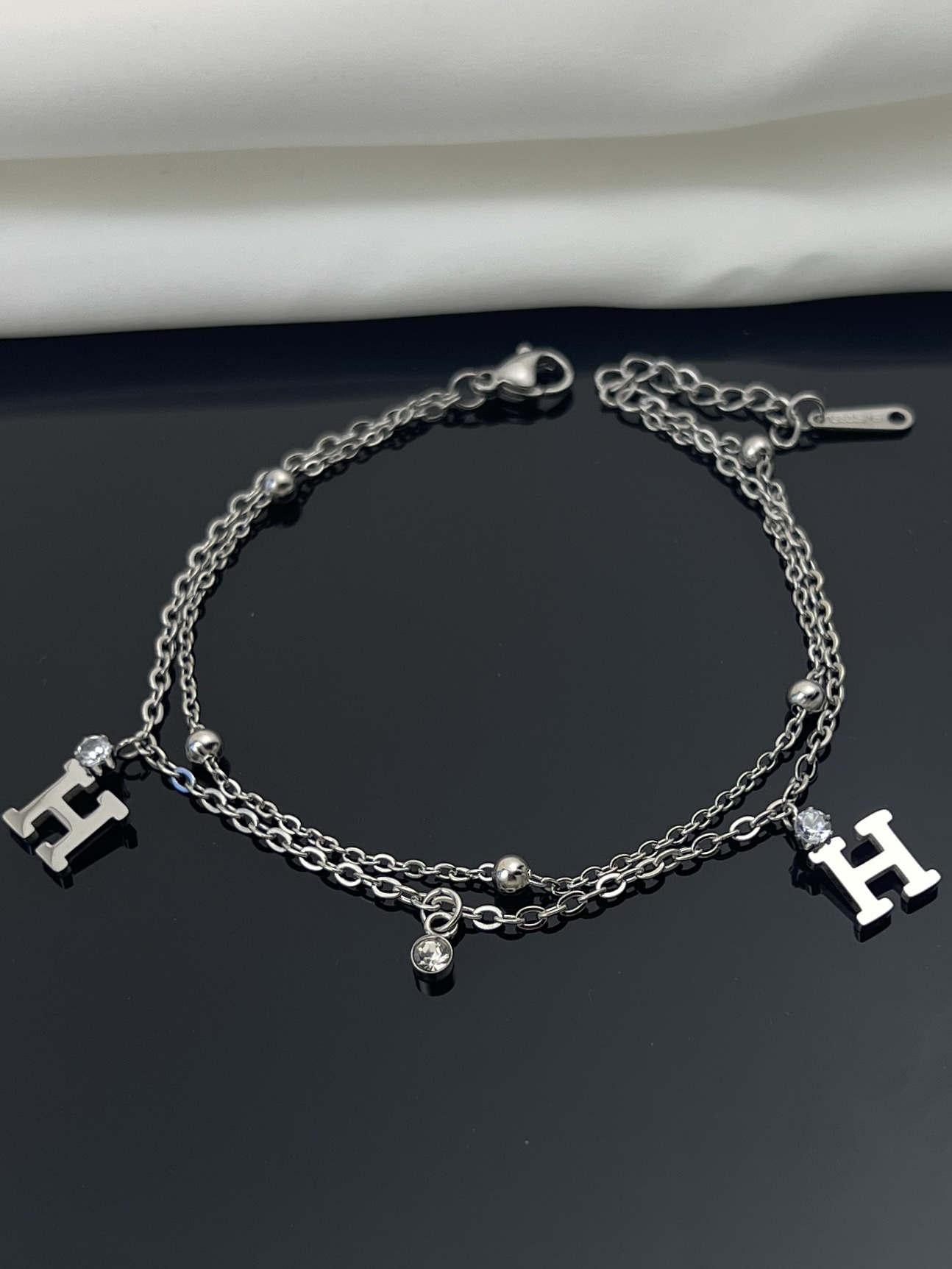 Grossista COSMOS - Bracciale in acciaio inossidabile dorato con ciondoli alla moda elegante e chic