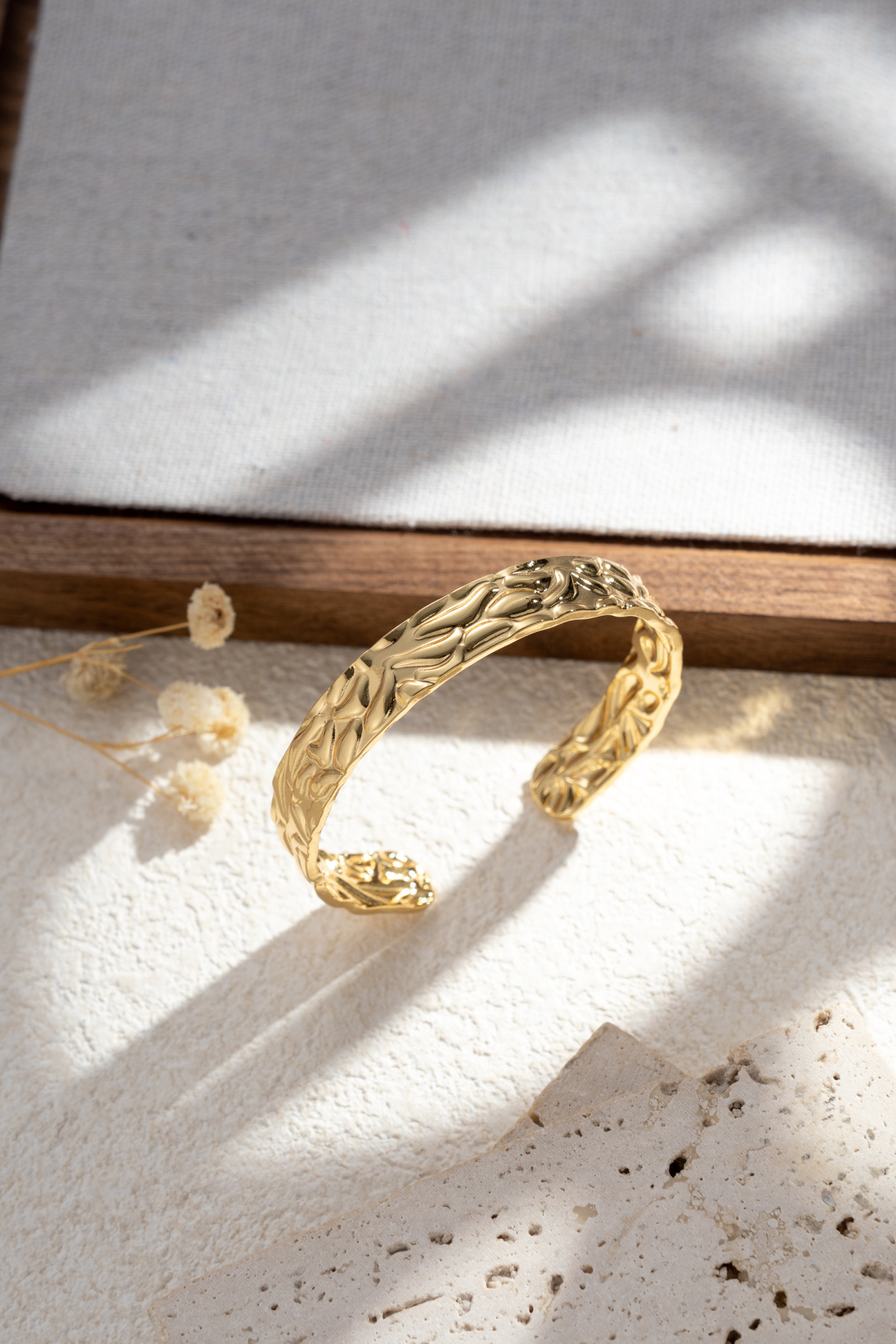 Wholesaler COSMOS - Chic and elegant modern trendy women's open sculptural gold textured organic bracelet