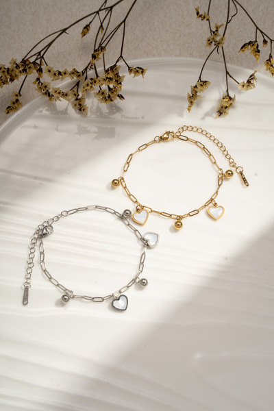 Wholesaler COSMOS - Set of 2 stainless steel bracelets in gold and silver with a delicate white heart pendant Wholesaler COSMOS - Set of 2 stainless steel bracelets in gold and silver with a delicate white heart pendant
