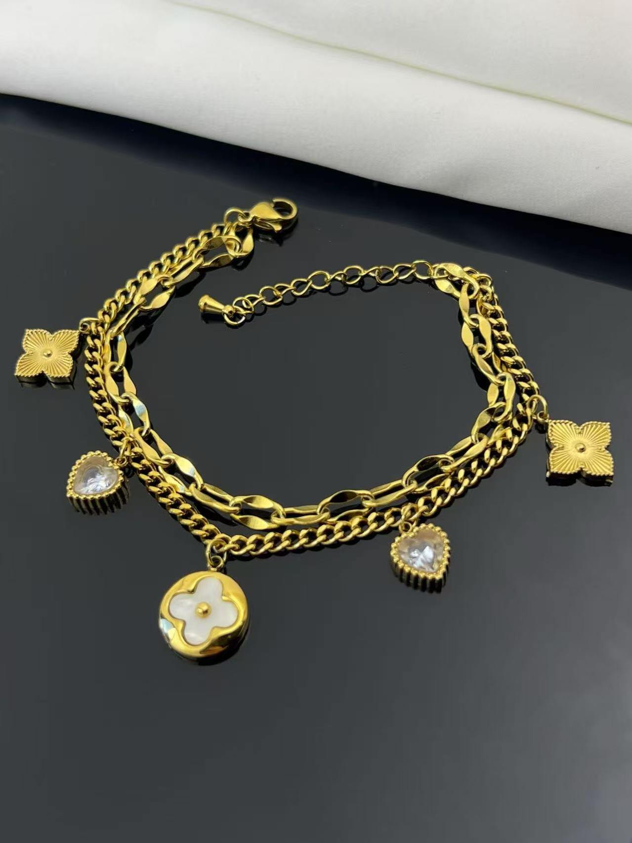 Grossista COSMOS - Bracciale a doppio giro per donna in acciaio inossidabile dorato con ciondolo in cristallo e madreperla
