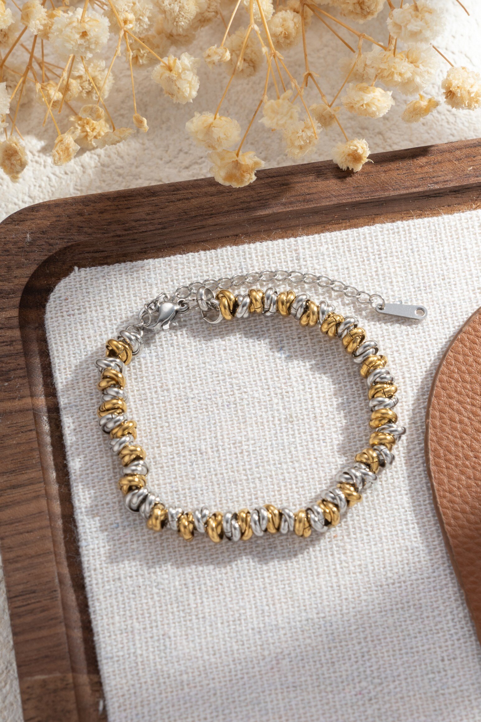 Mayorista COSMOS - Pulsera texturizada de acero inoxidable en bicolor plata y oro, elegante moderna de moda