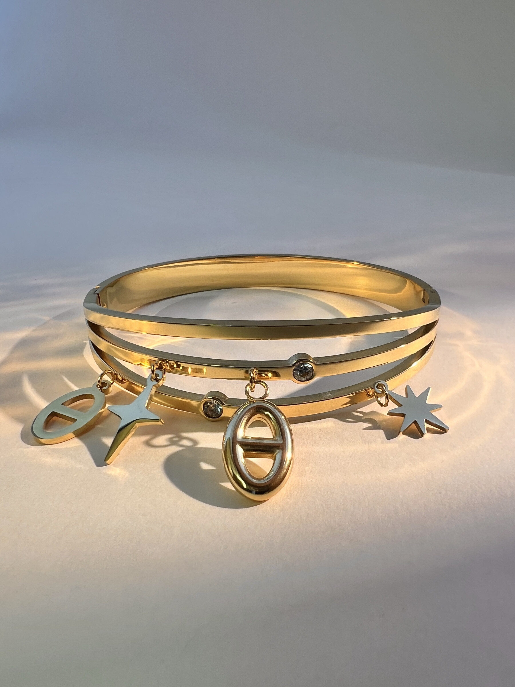 Grossiste COSMOS - Bracelet Jonc  à breloques en acier
