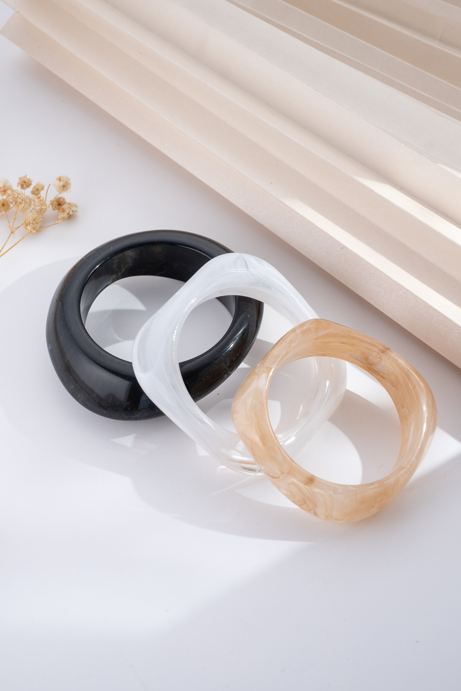 Grossiste COSMOS - Lot 3 bracelets résine formes variées marbrées tendance moderne durable