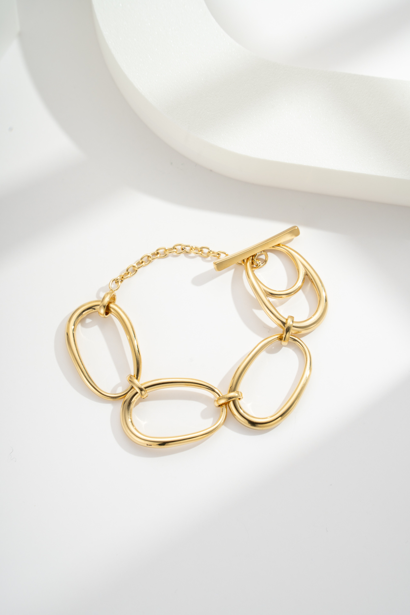 Grossista COSMOS - Bracciale in acciaio inossidabile dorato o argentato con maglie ovali e anelli