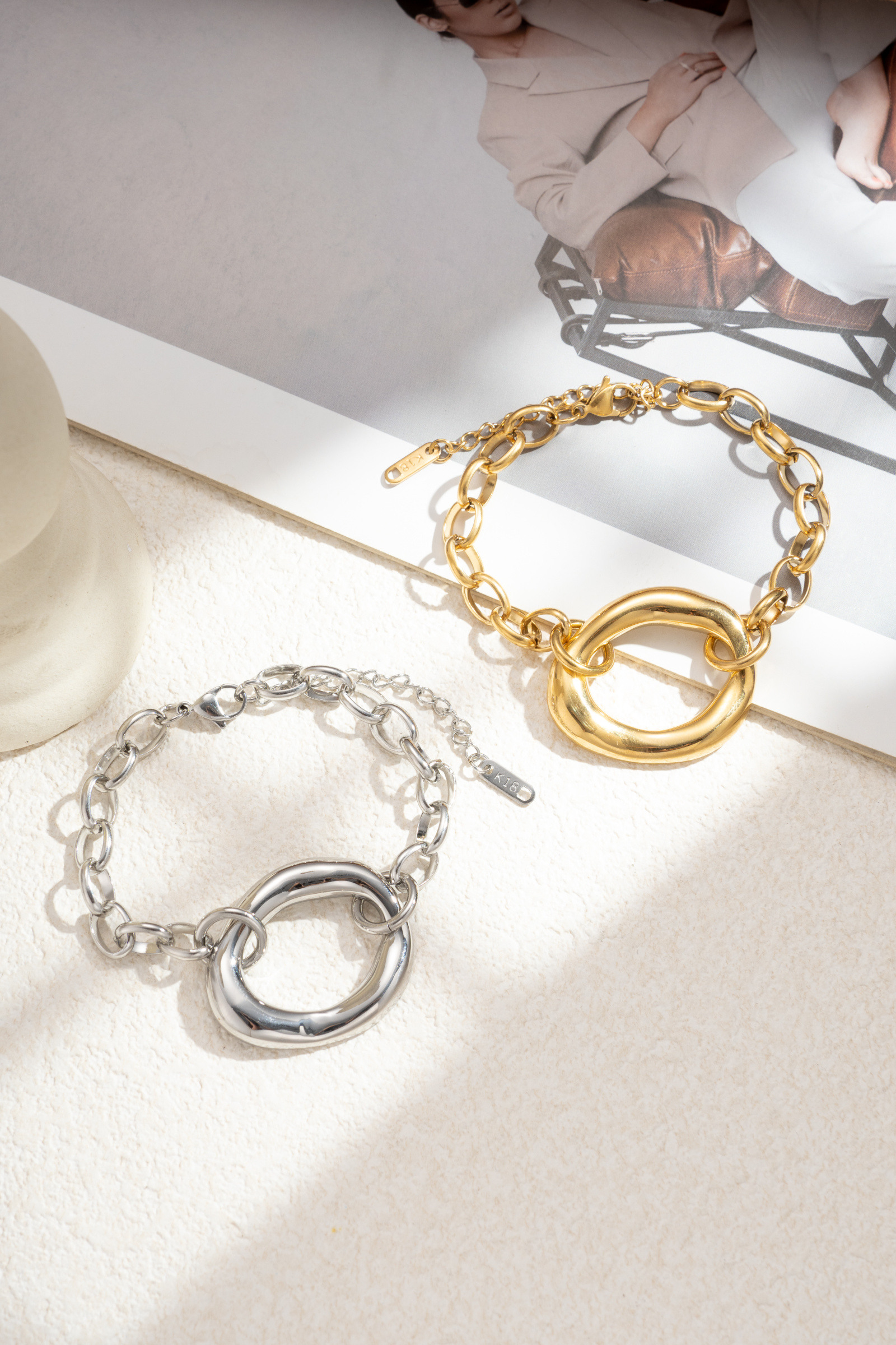 Mayorista COSMOS - Conjunto de dos pulseras de cadena con eslabones ovalados en dorado y plateado, diseño moderno, acero inoxidable