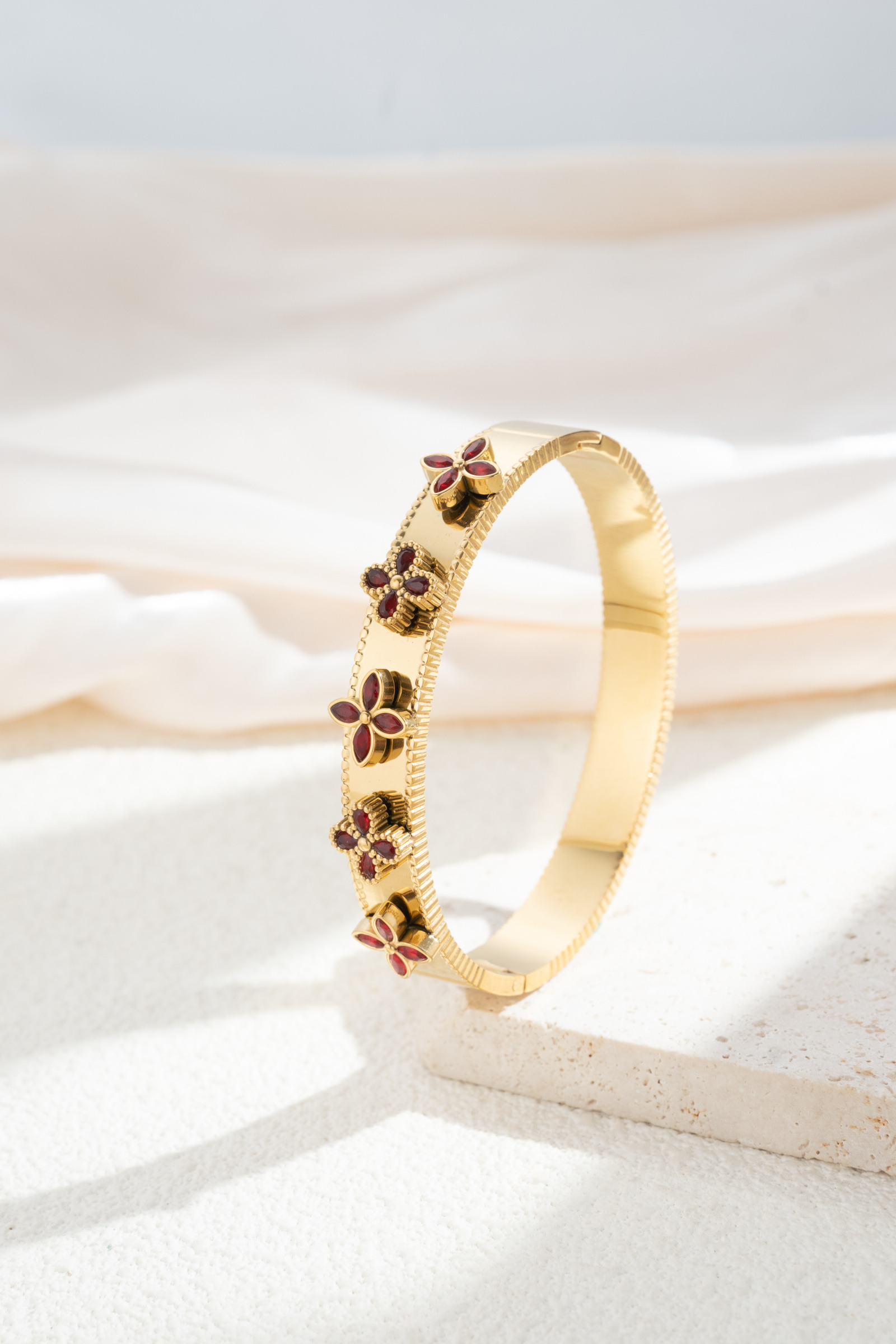 Mayorista COSMOS - Pulsera de flores coloridas en acero inoxidable dorado, con diseños modernos elegantes y brillantes