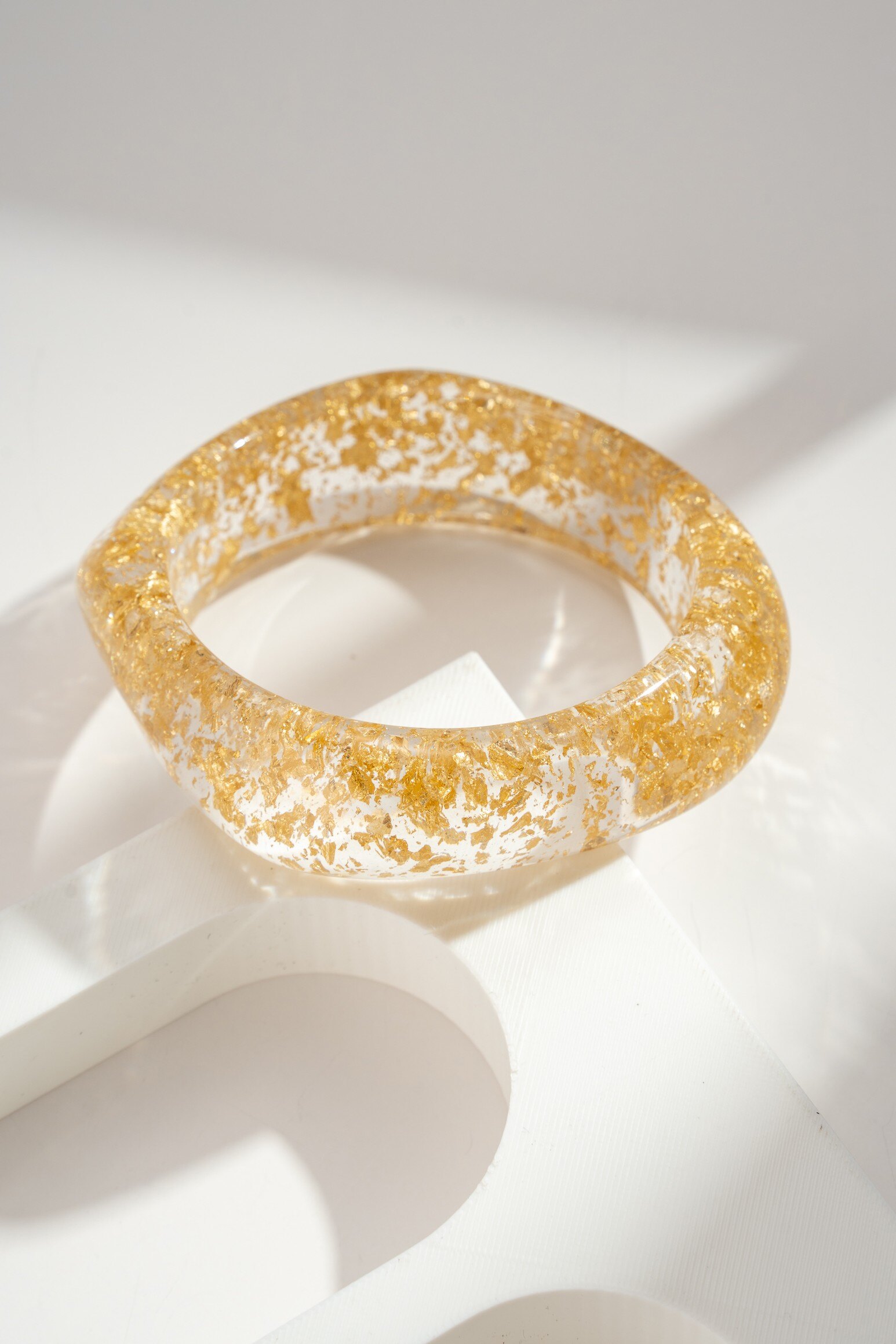 Grossiste COSMOS - Bracelet Résine Transparent Doré Acier Inoxydable